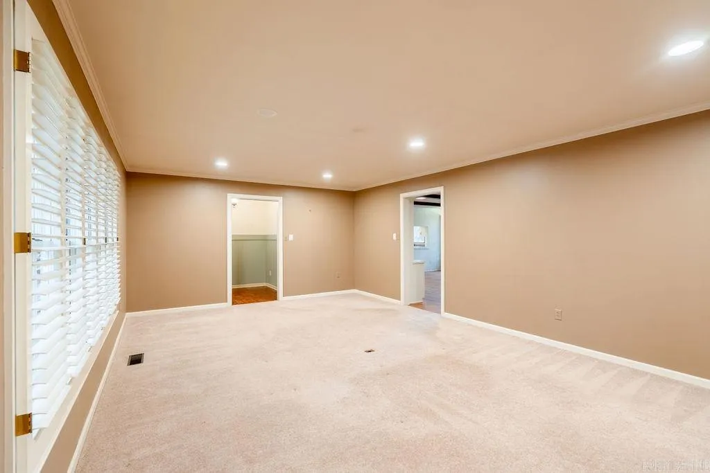 Property at 1408  Hillcrest - Image 19