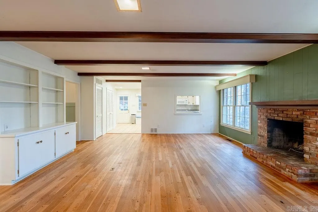 Property at 1408  Hillcrest - Image 9