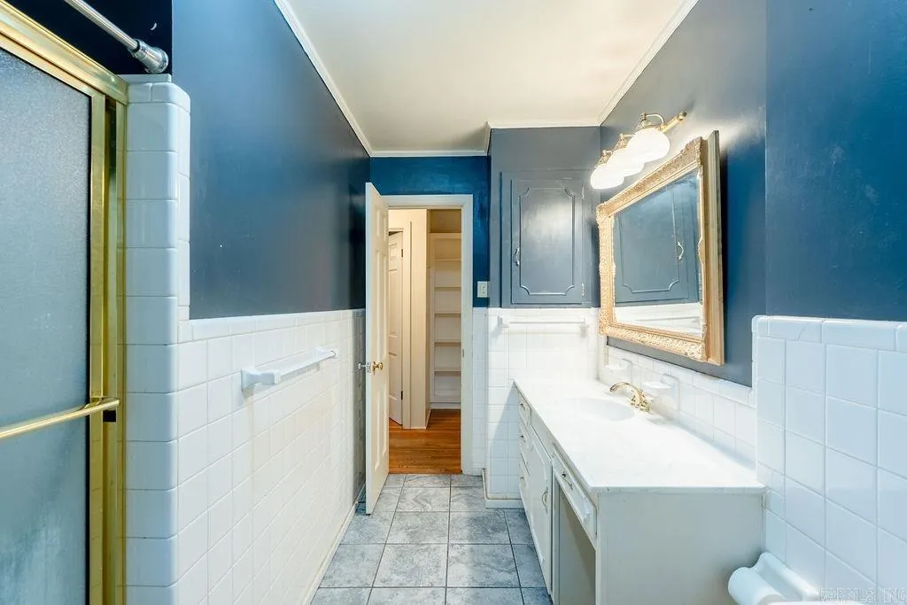 Property at 1408  Hillcrest - Image 26