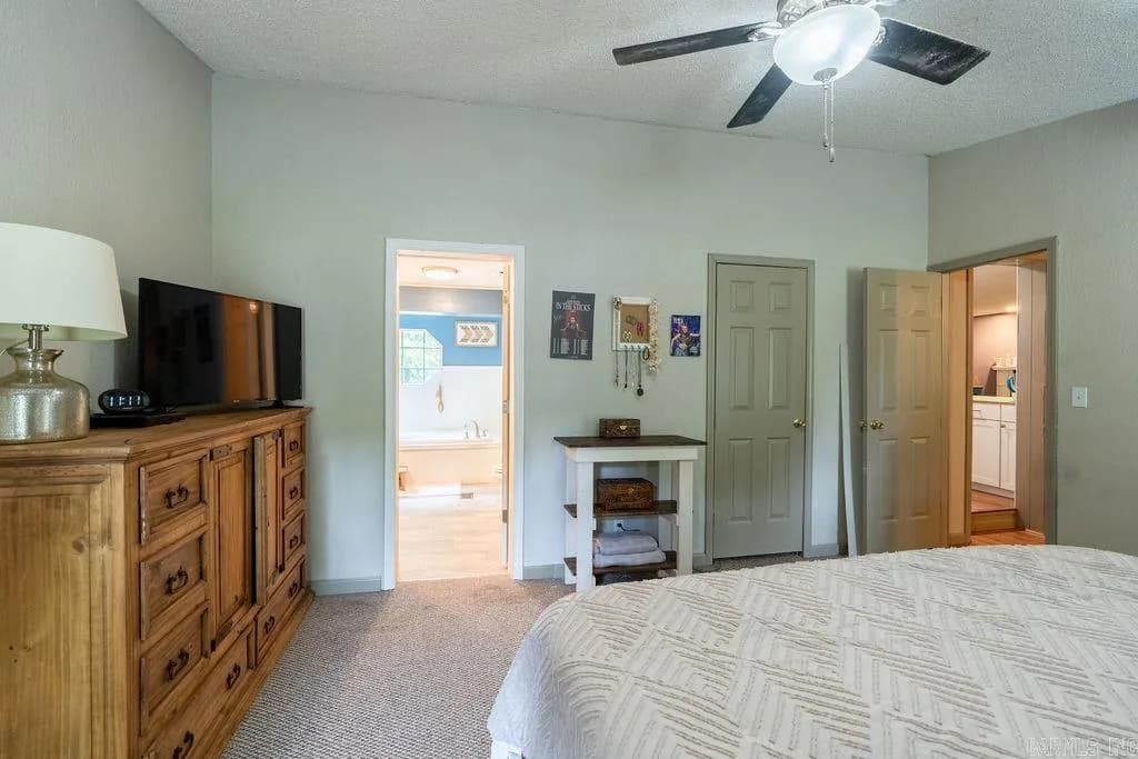 Property at 409  River dr - Image 17