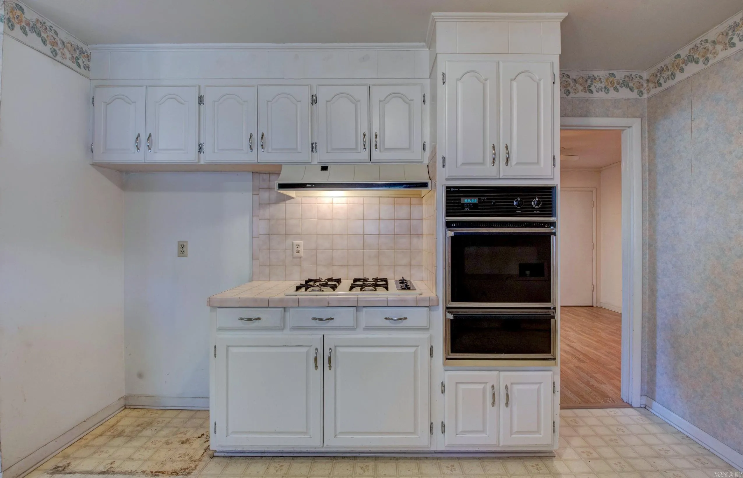 Property at 1307  Hillcrest - Image 25