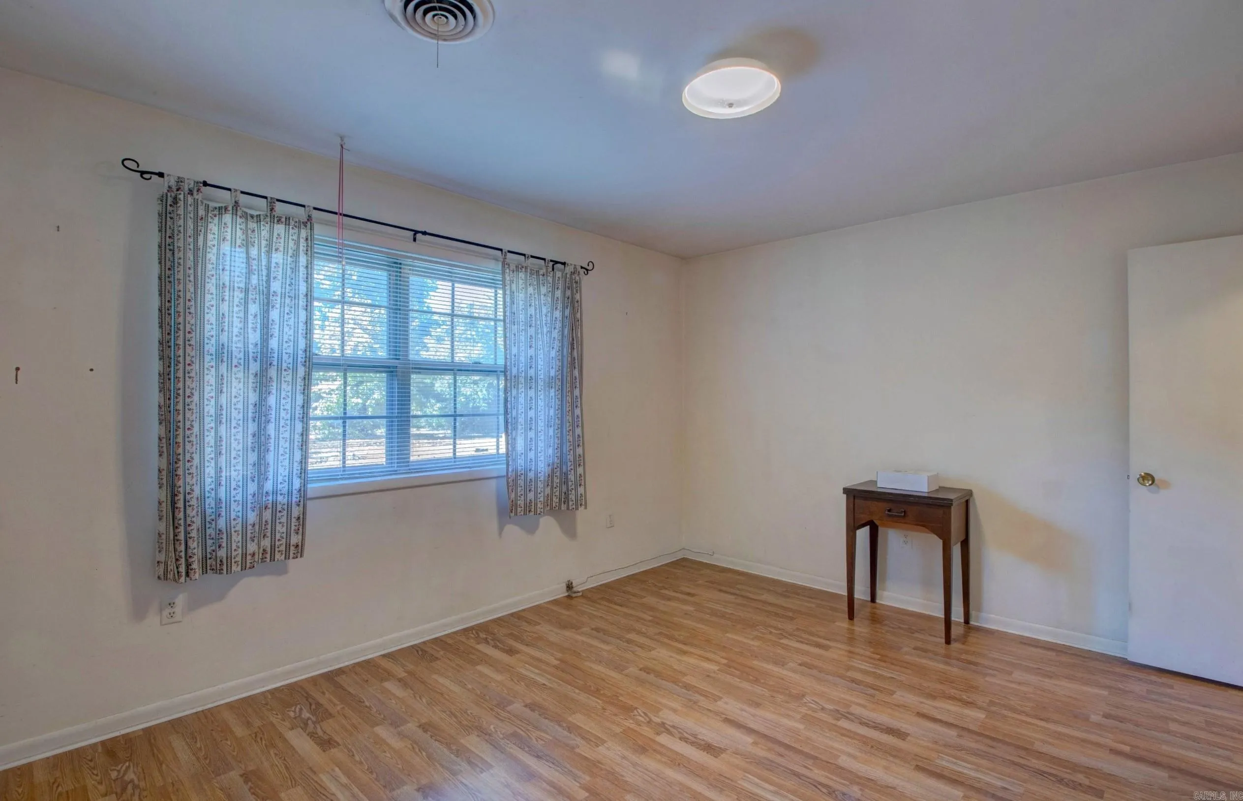 Property at 1307  Hillcrest - Image 41