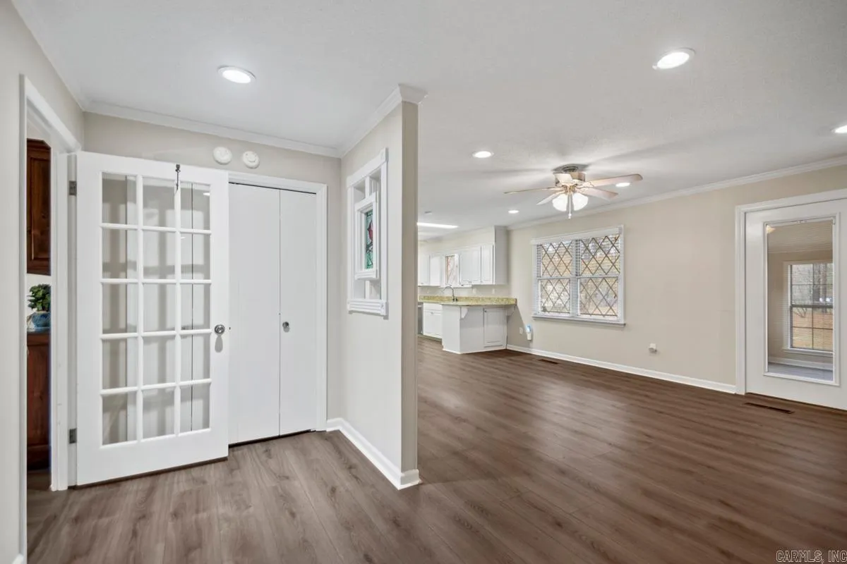 Property at 148  Windcrest - Image 13