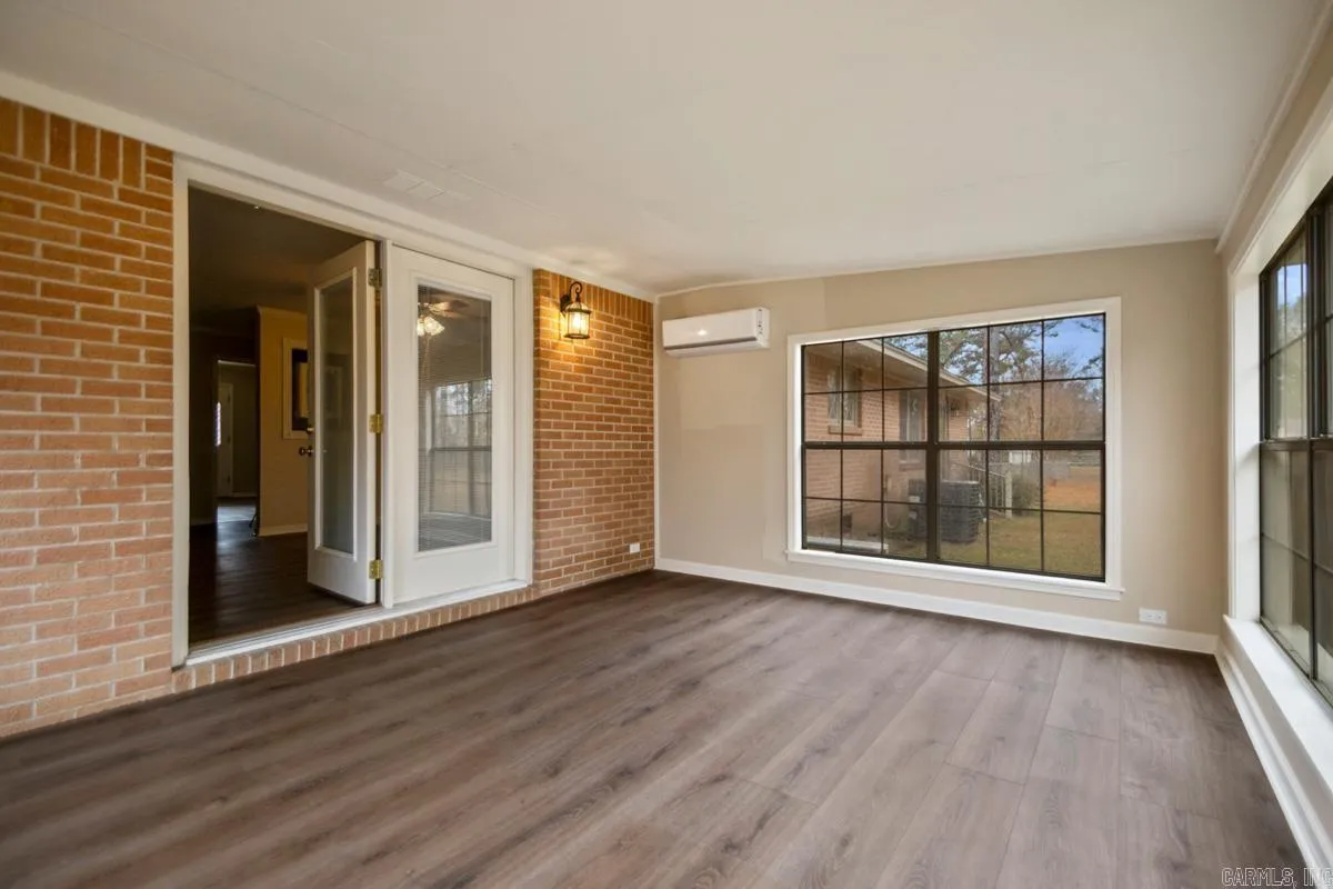 Property at 148  Windcrest - Image 18