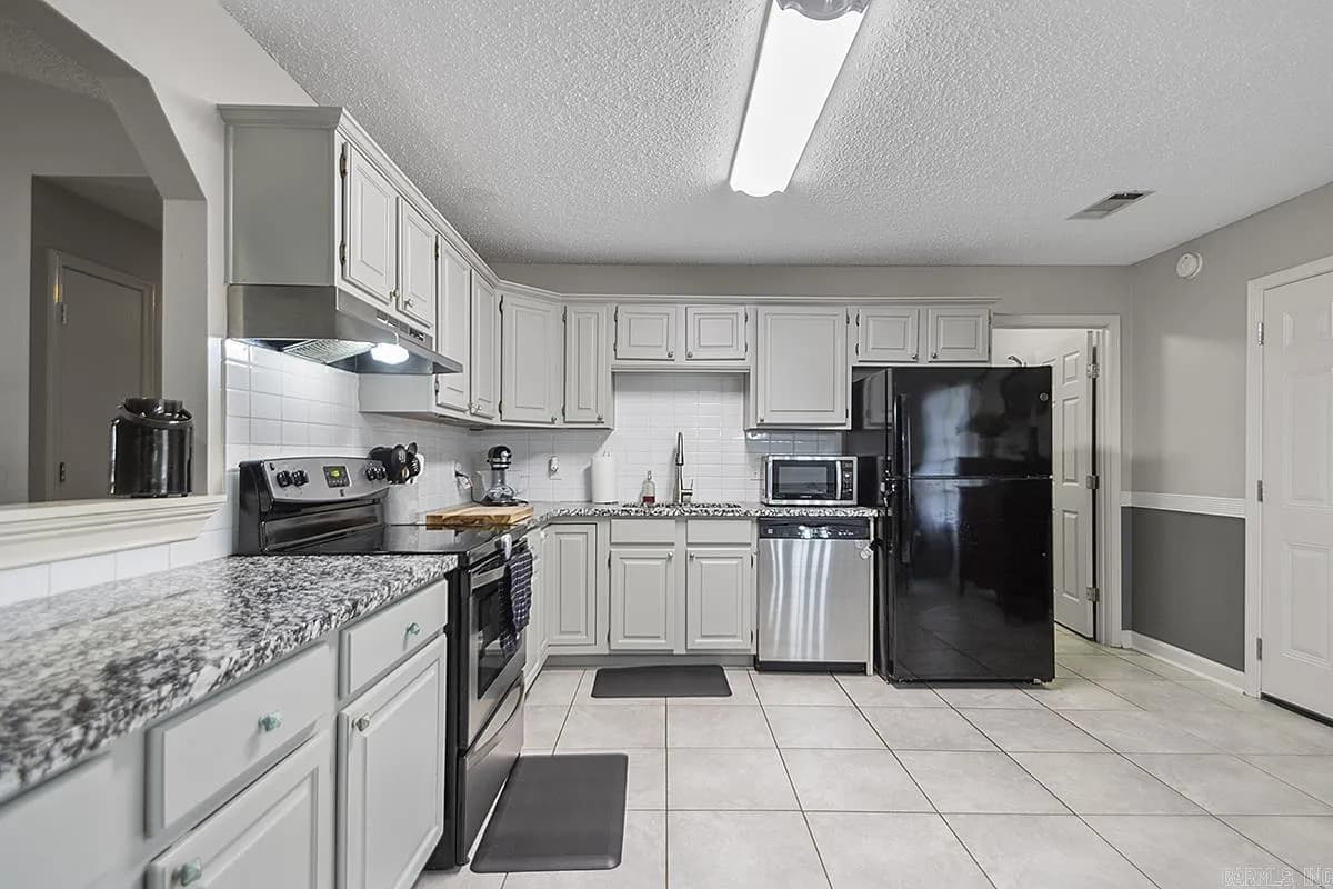 Property at 1626  Lynnwood - Image 18