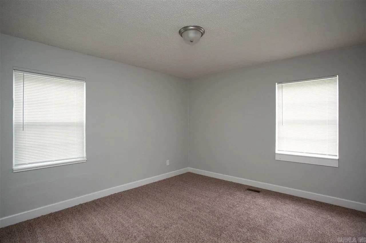 Property at 123  Saunders - Image 11
