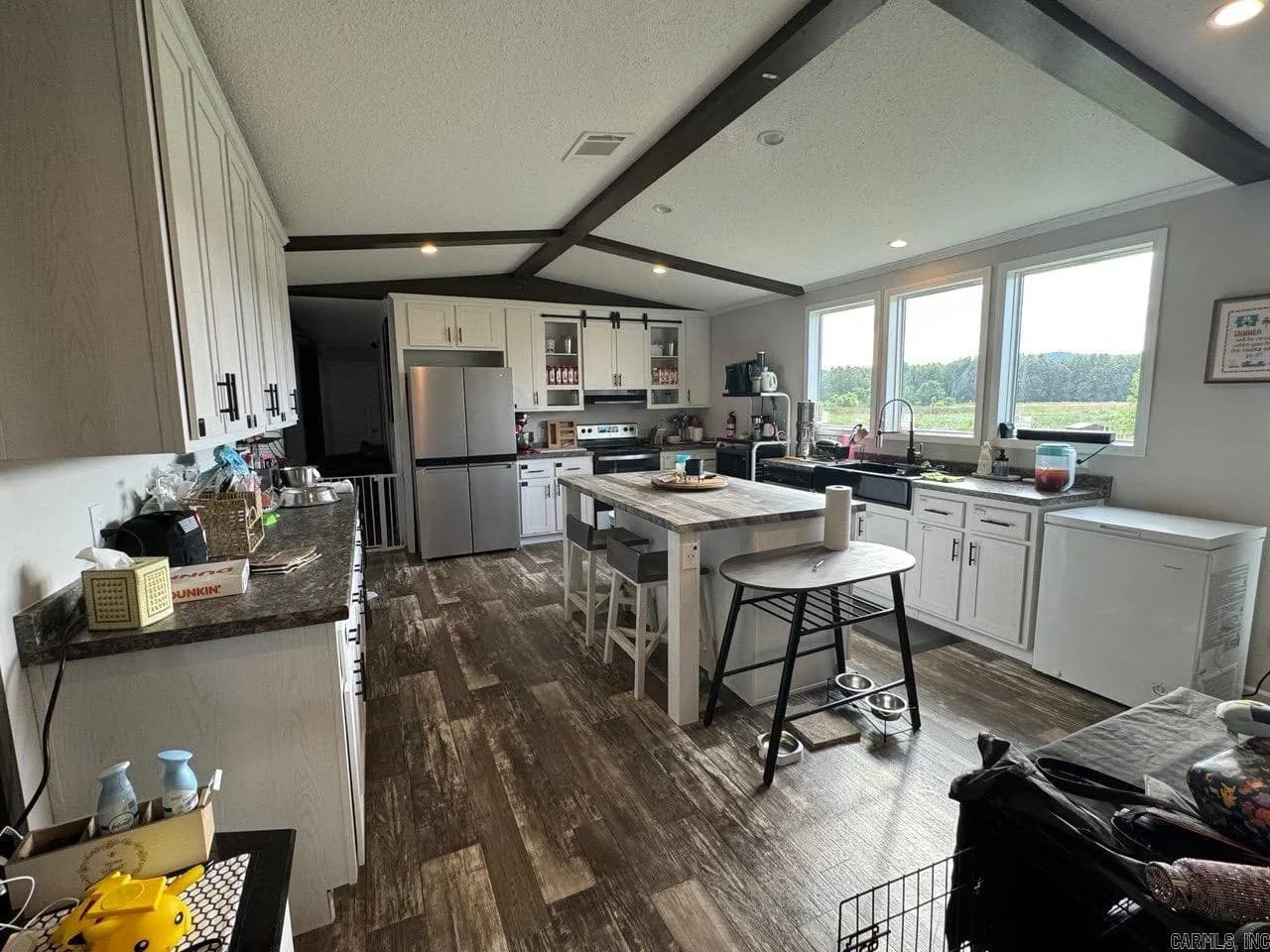 Property at 702  Nelson - Image 5