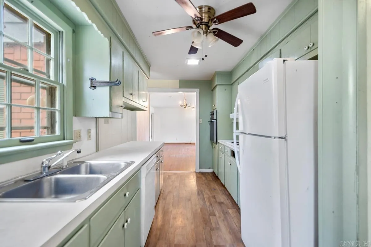Property at 500  Vinson - Image 12