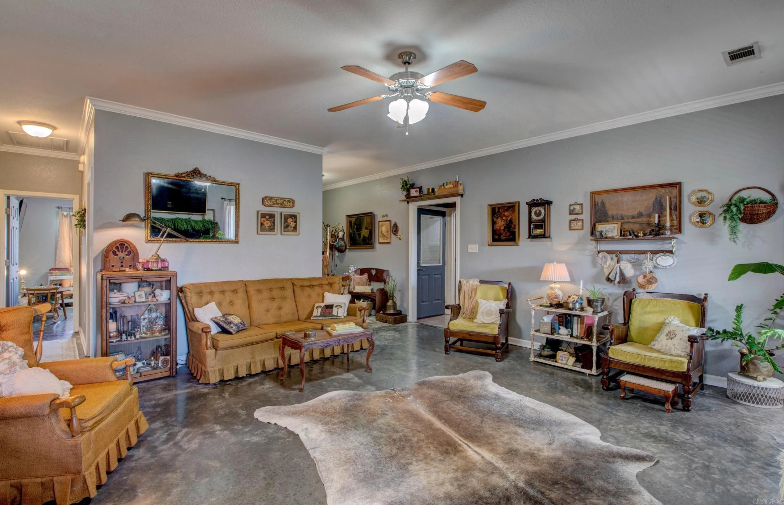 Property at 61  Thunderbird - Image 8