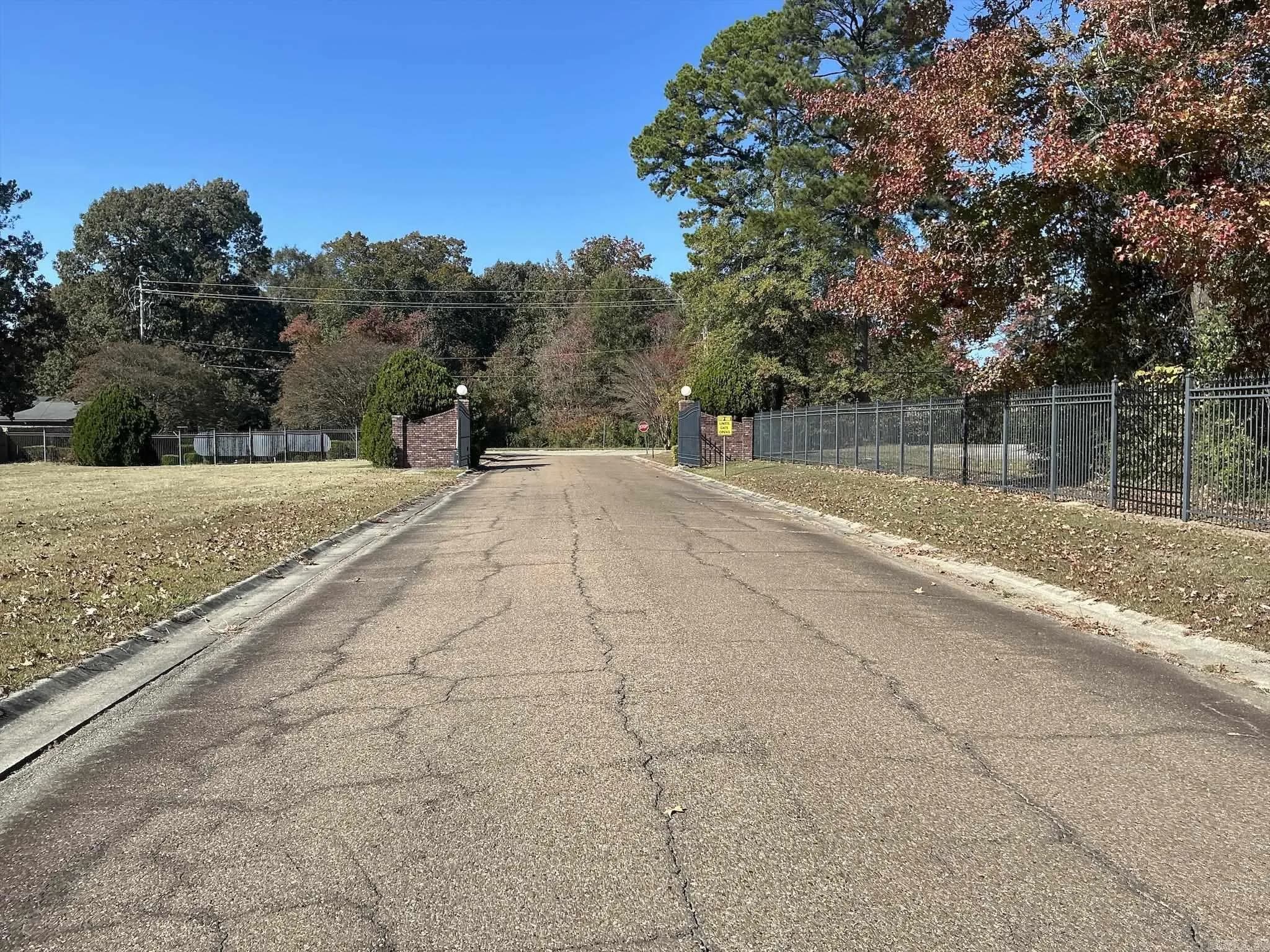 Property at 209  Stonegate - Image 12