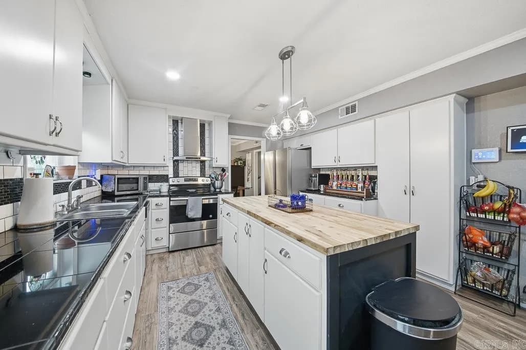 Property at 805  Eastern - Image 15