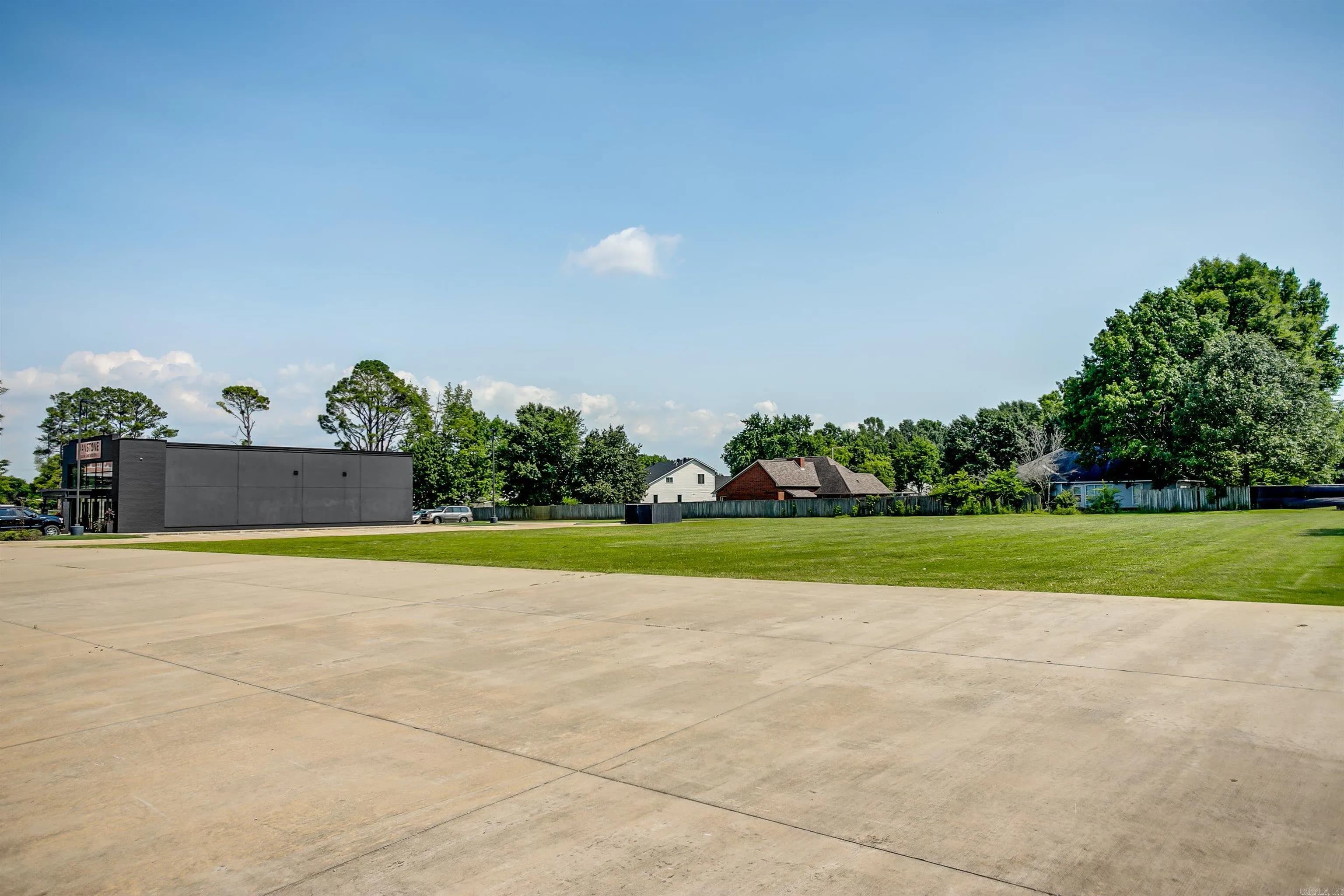 Property at 325 W Parker road - Image 12