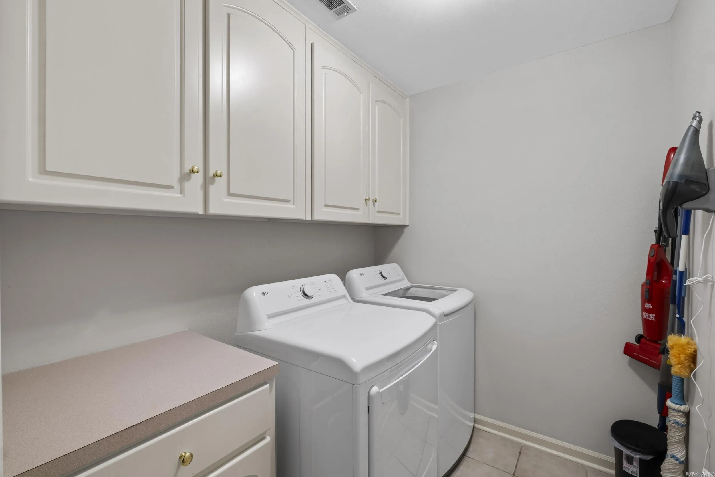 Property at 403  Dakota dr - Image 17