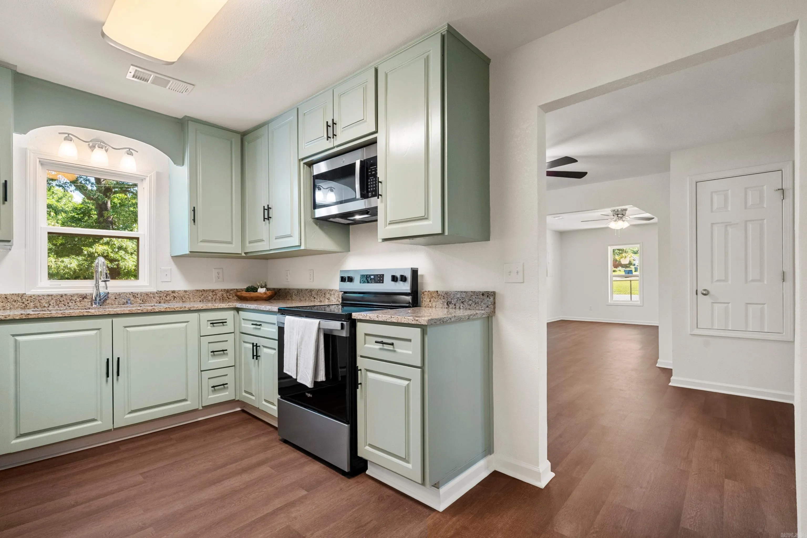 Property at 1004  Wilson - Image 13