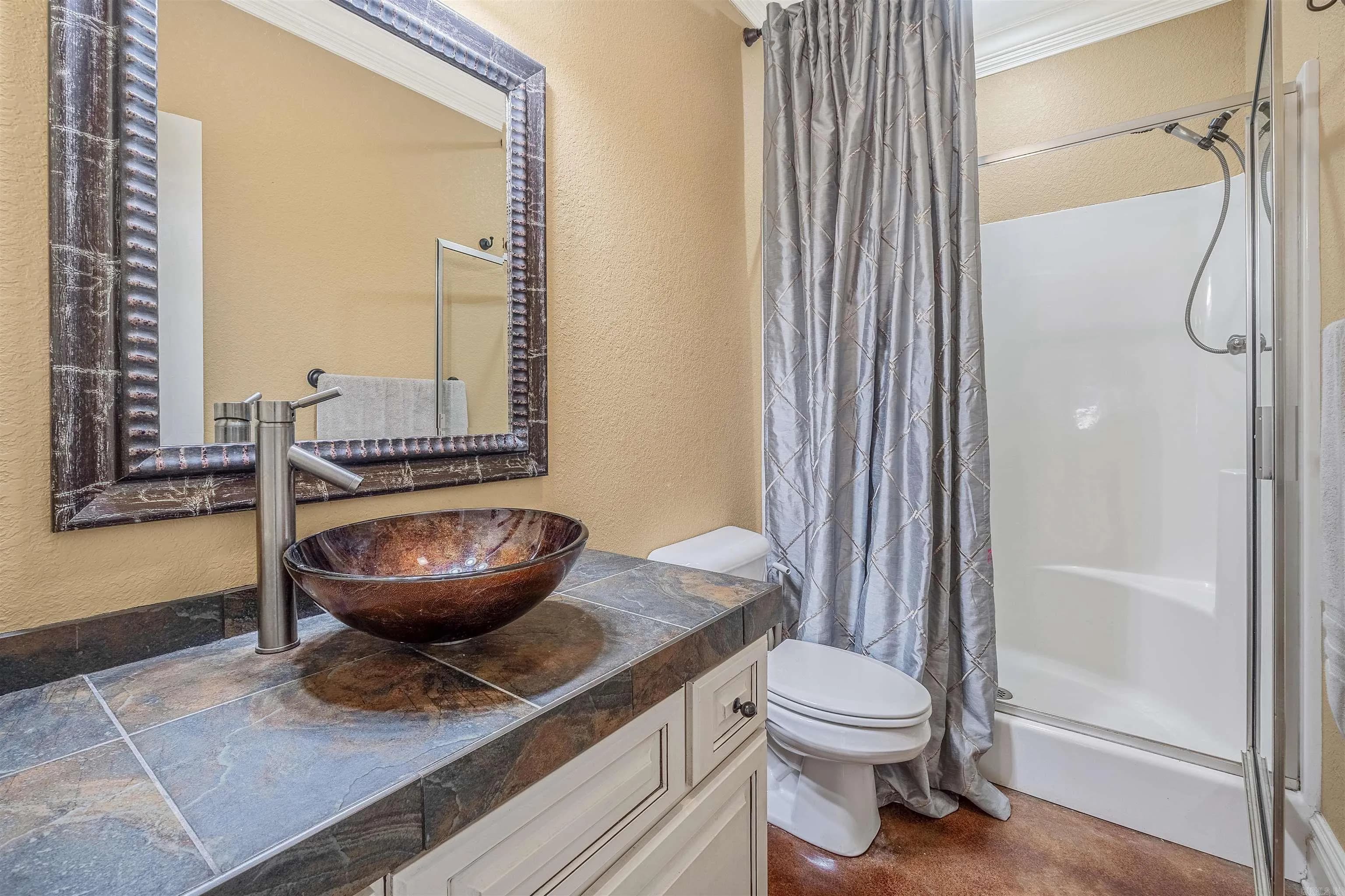 Property at 1105  Applewood - Image 27