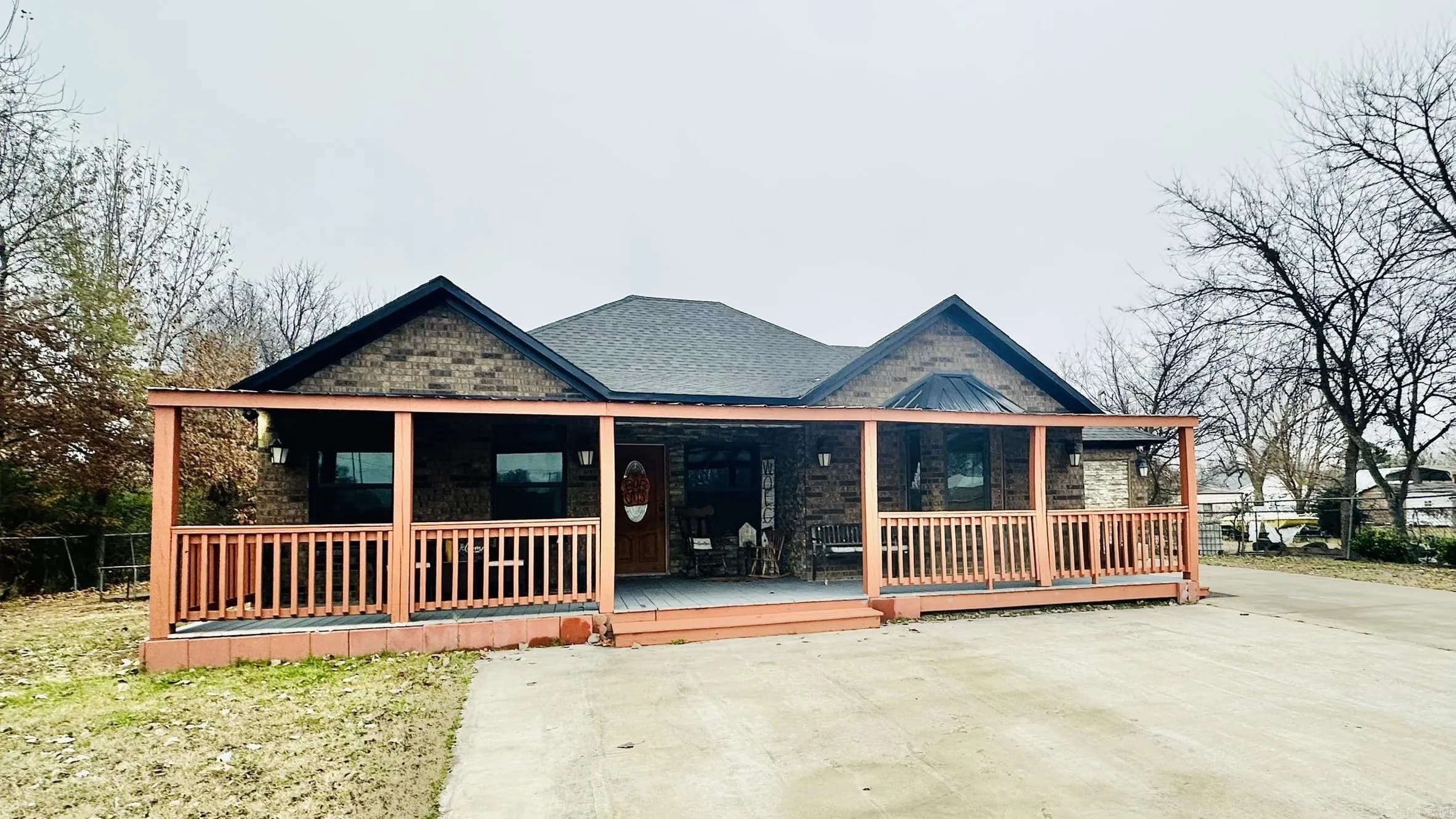 Property at 708 W Walnut - Image 2