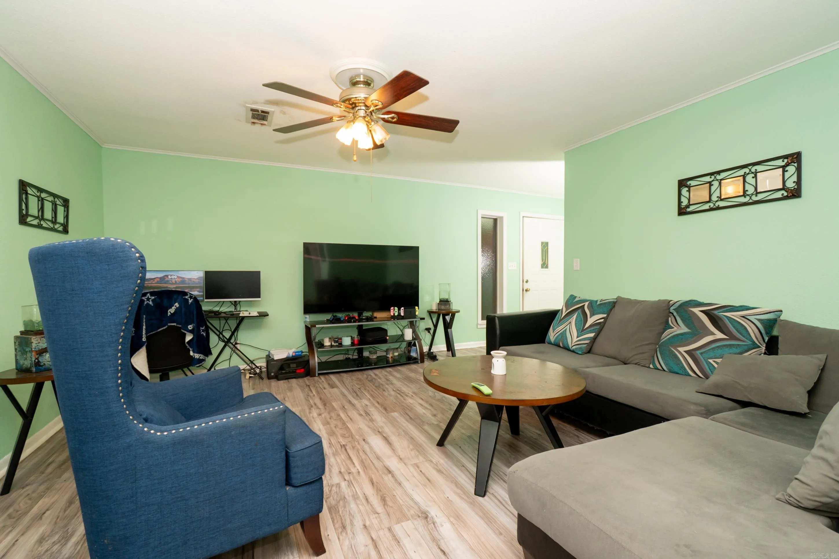 Property at 901  Crestwood - Image 4