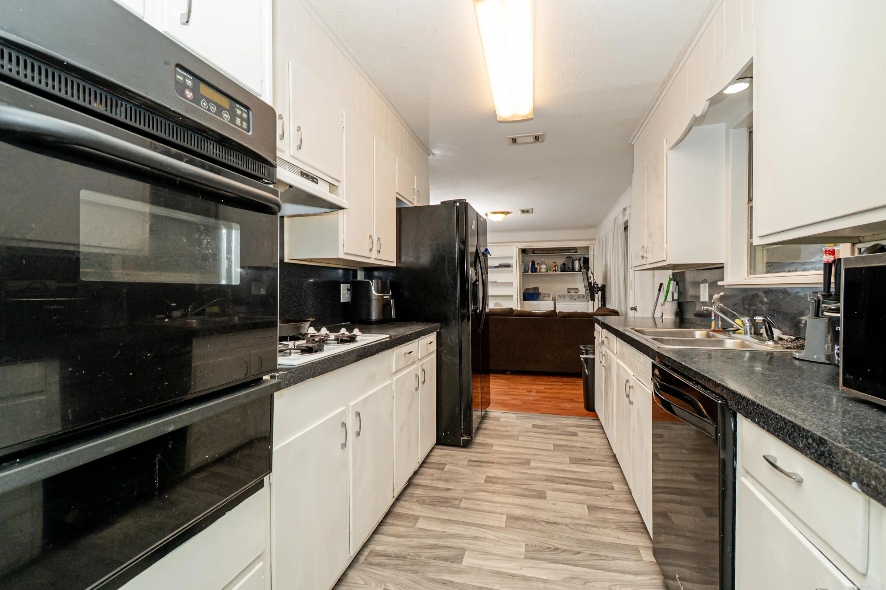 Property at 901  Crestwood - Image 6