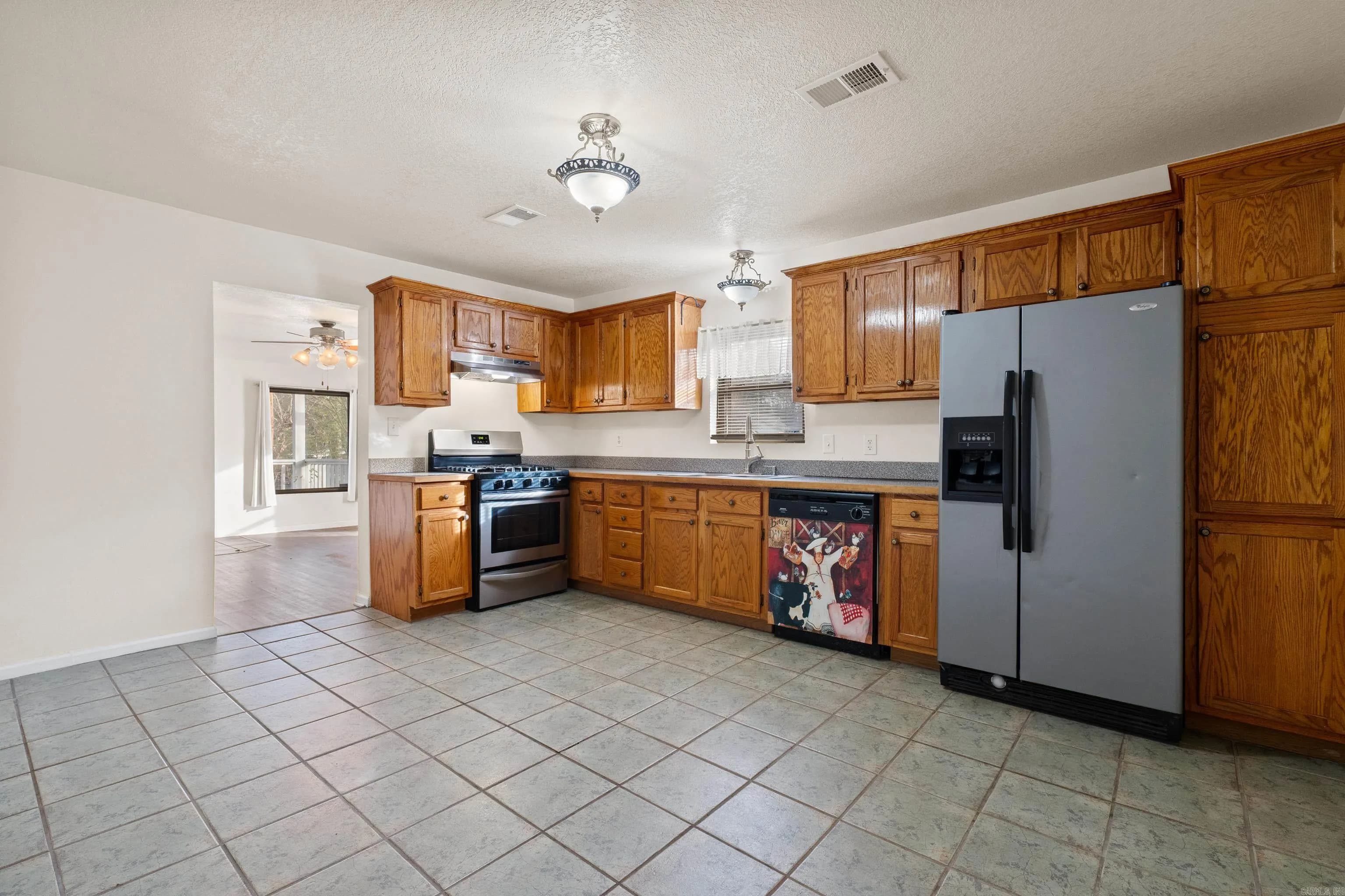 Property at 303  Oaklawn - Image 9