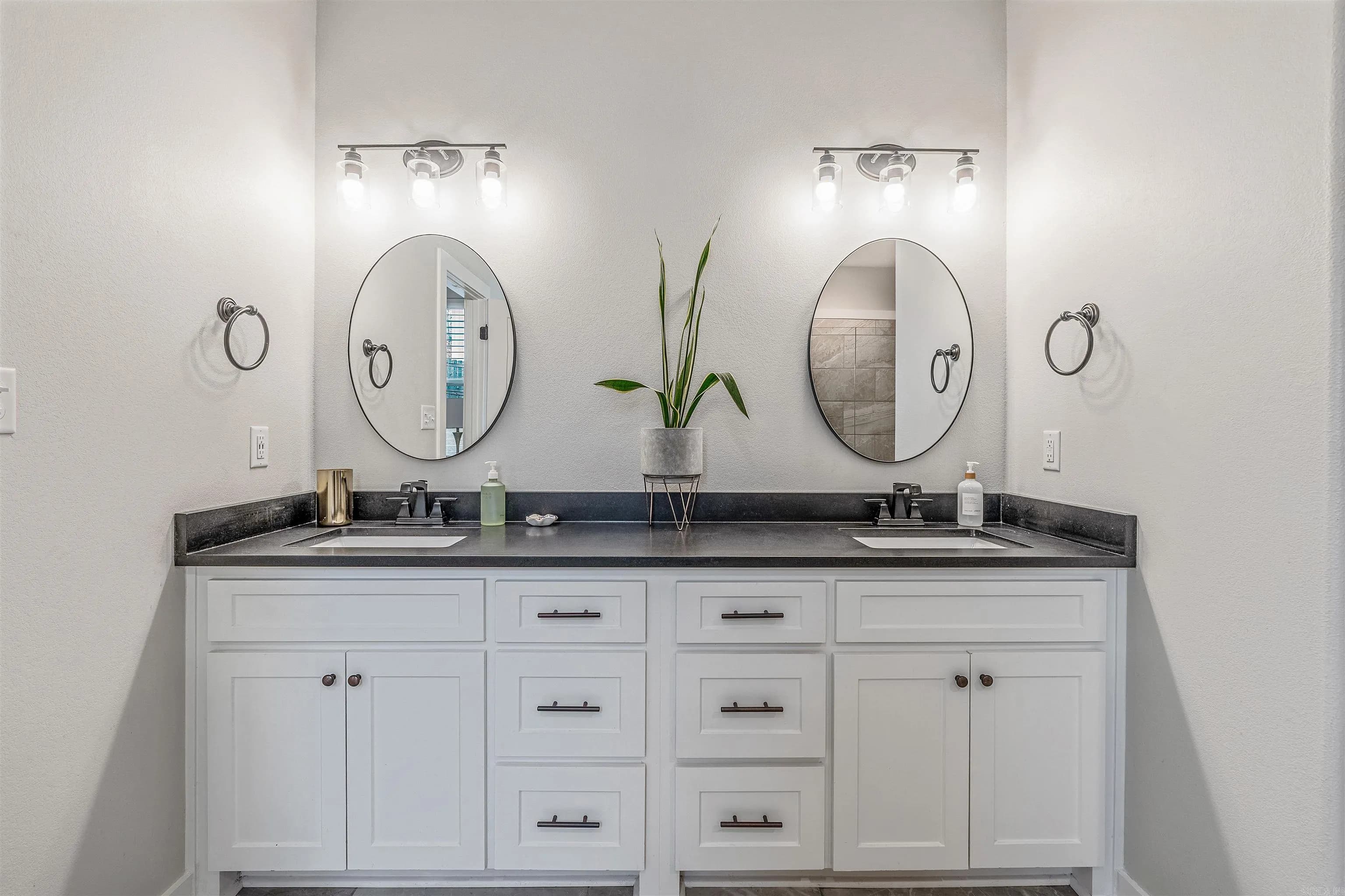 Property at 4093  Hampton - Image 19