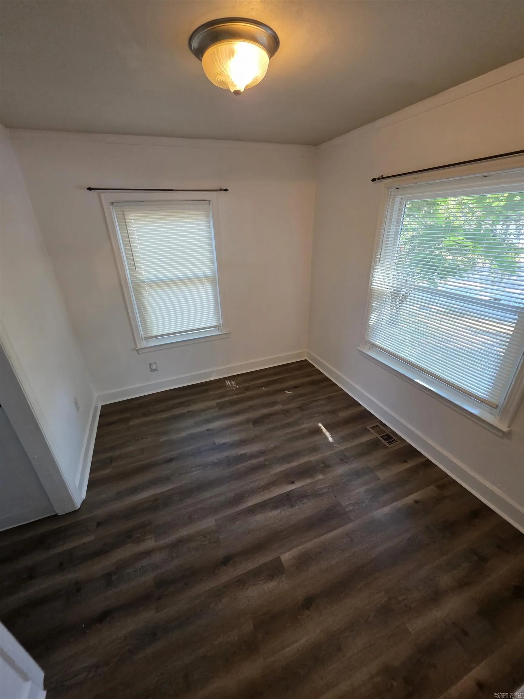 Property at 402 S Valentine - Image 8