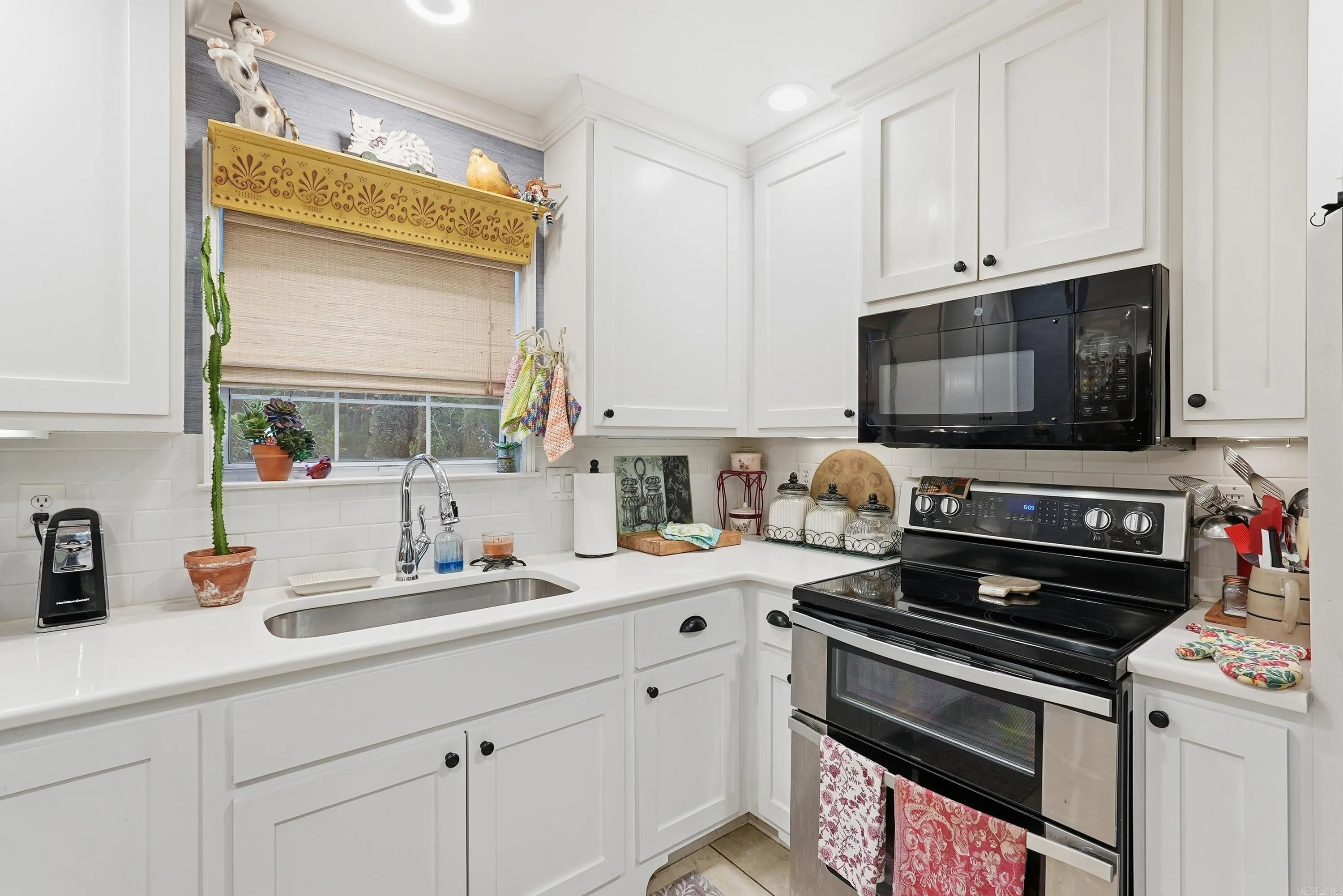 Property at 645  Diane - Image 12