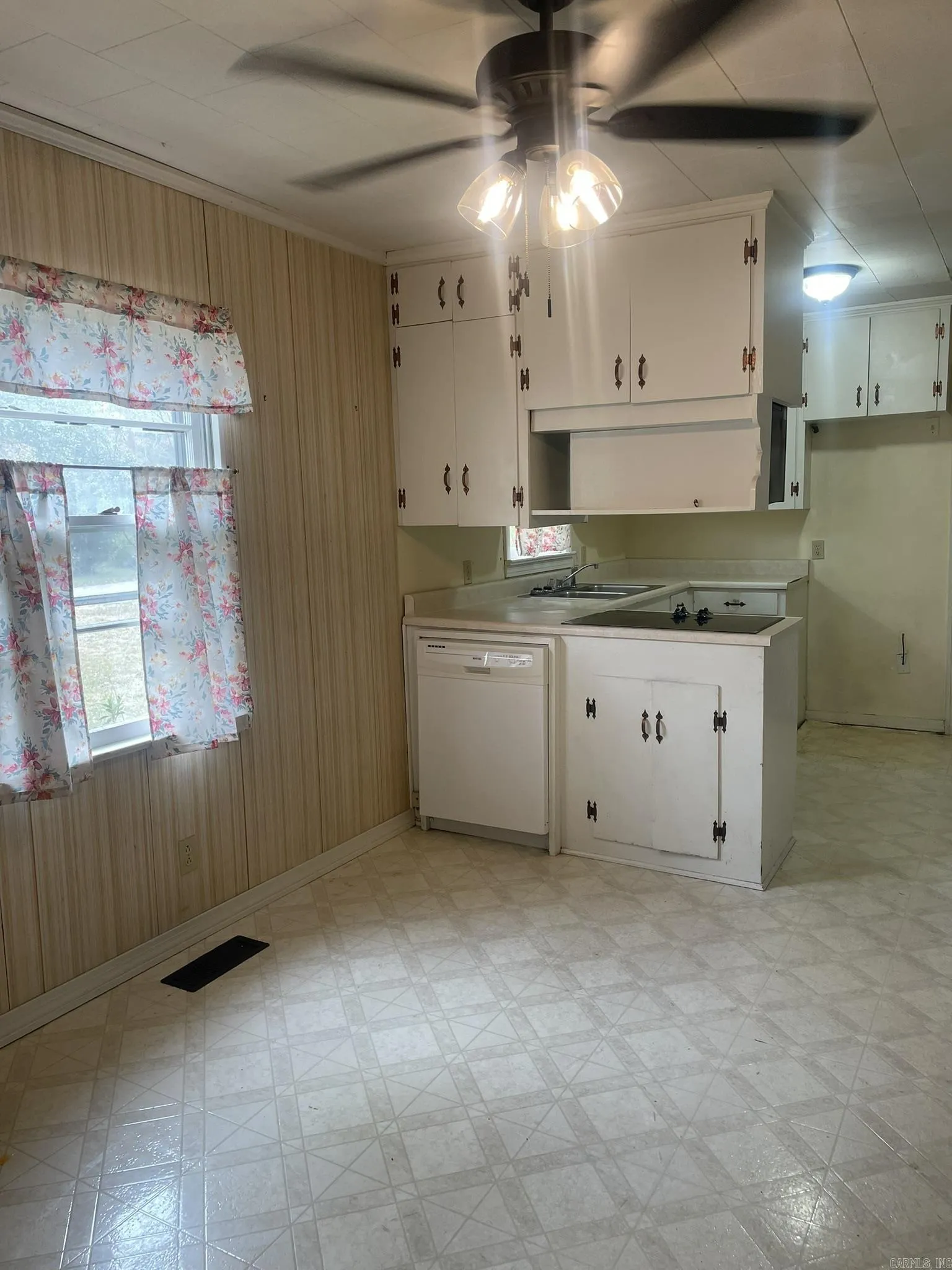 Property at 1550  Lubbock - Image 9