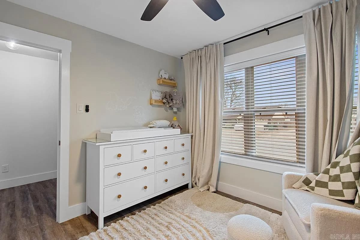 Property at 100  Horseshoe - Image 6