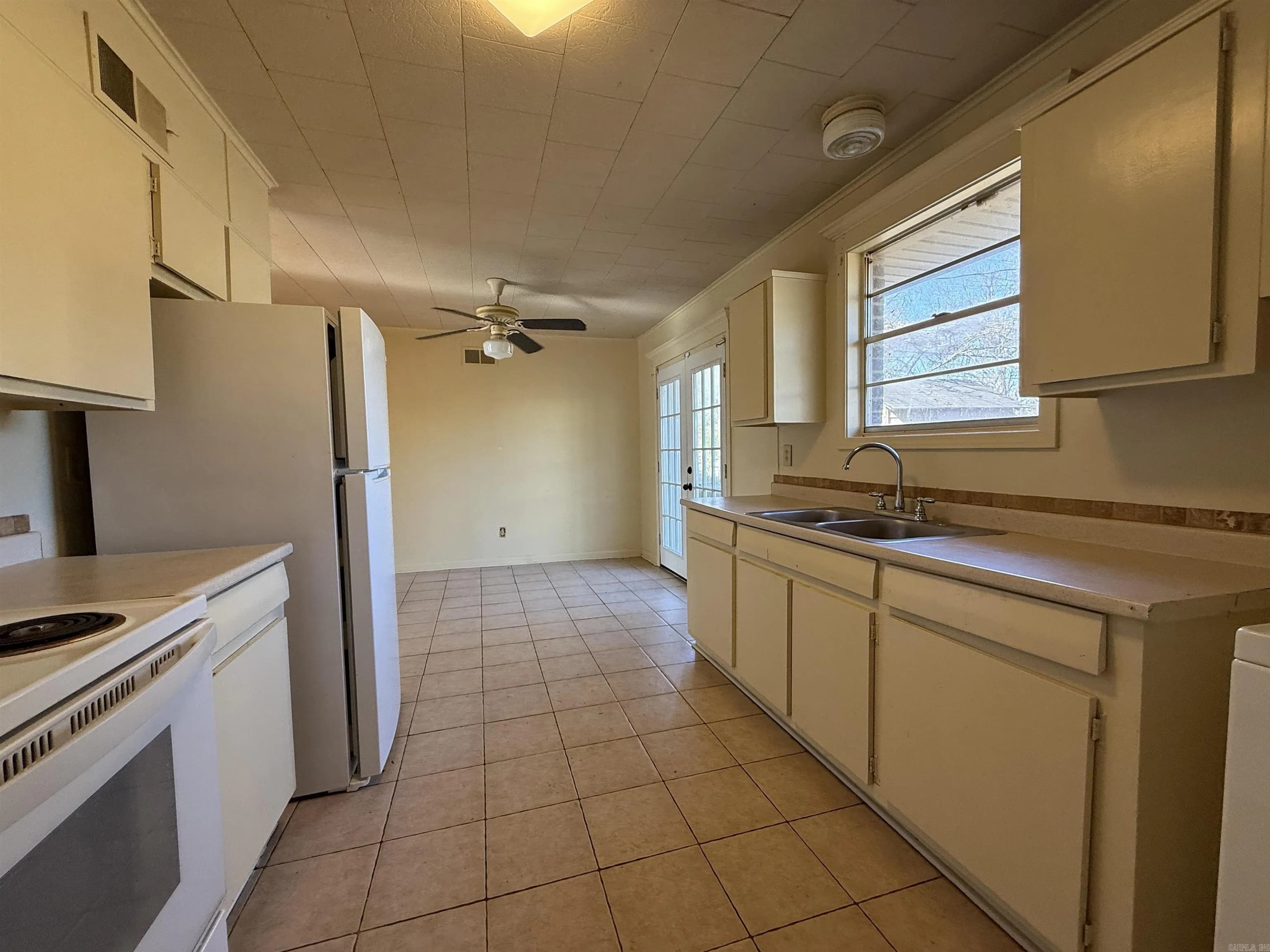 Property at 1500 W College - Image 7