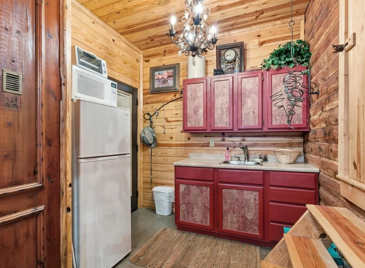 Property at 908 S Riverview  832 S Riverview - Image 8
