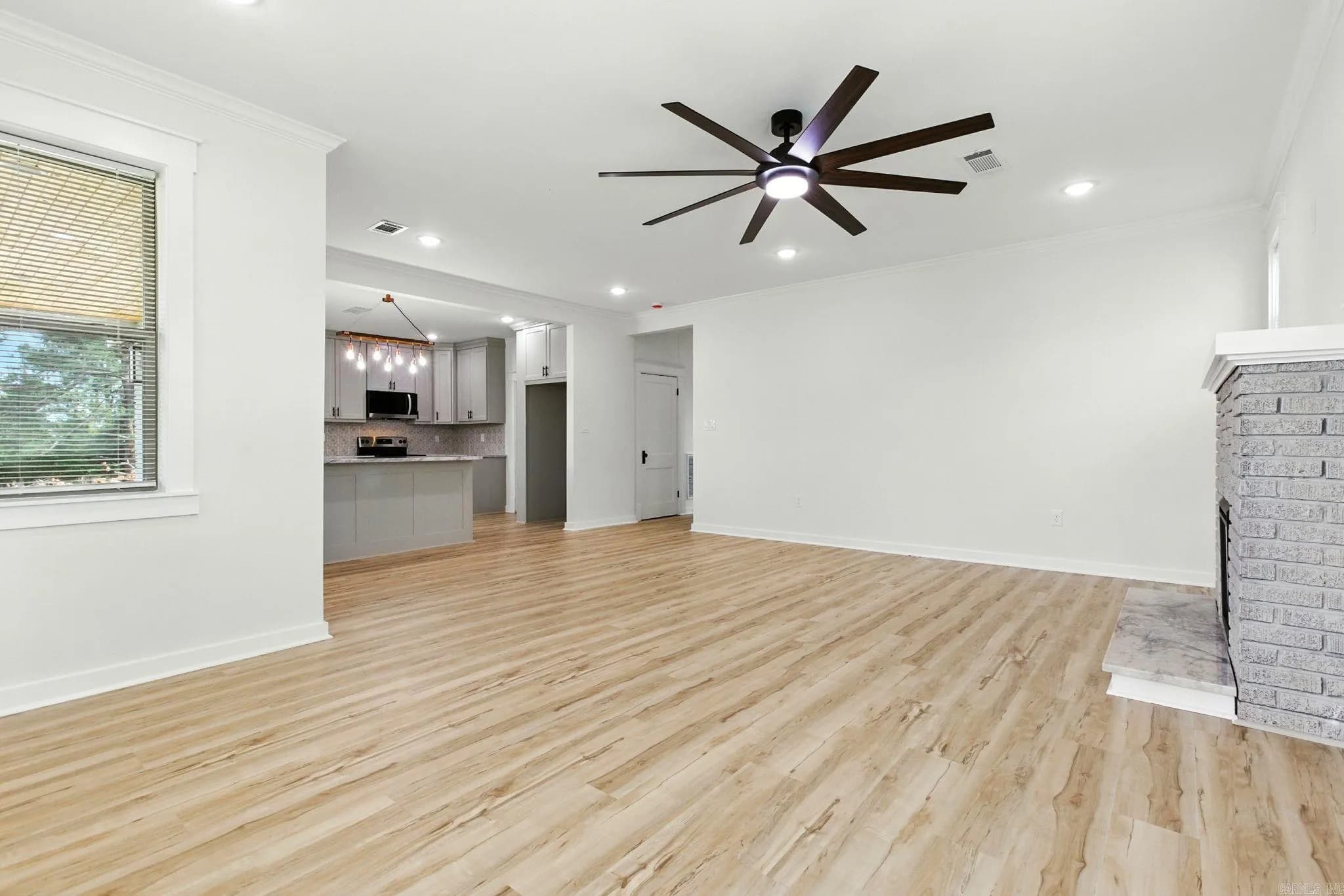 Property at 1300 E Maryland - Image 9