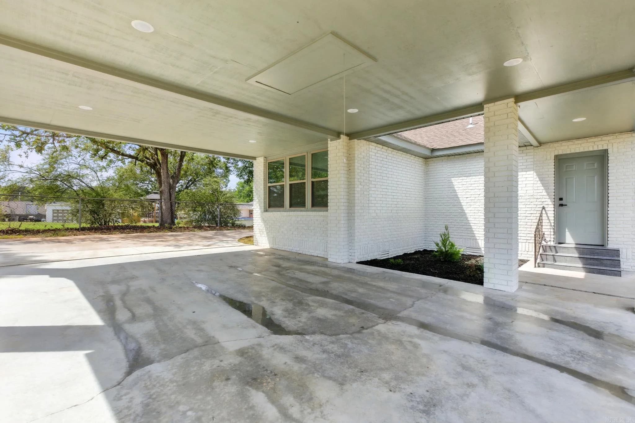 Property at 1300 E Maryland - Image 36