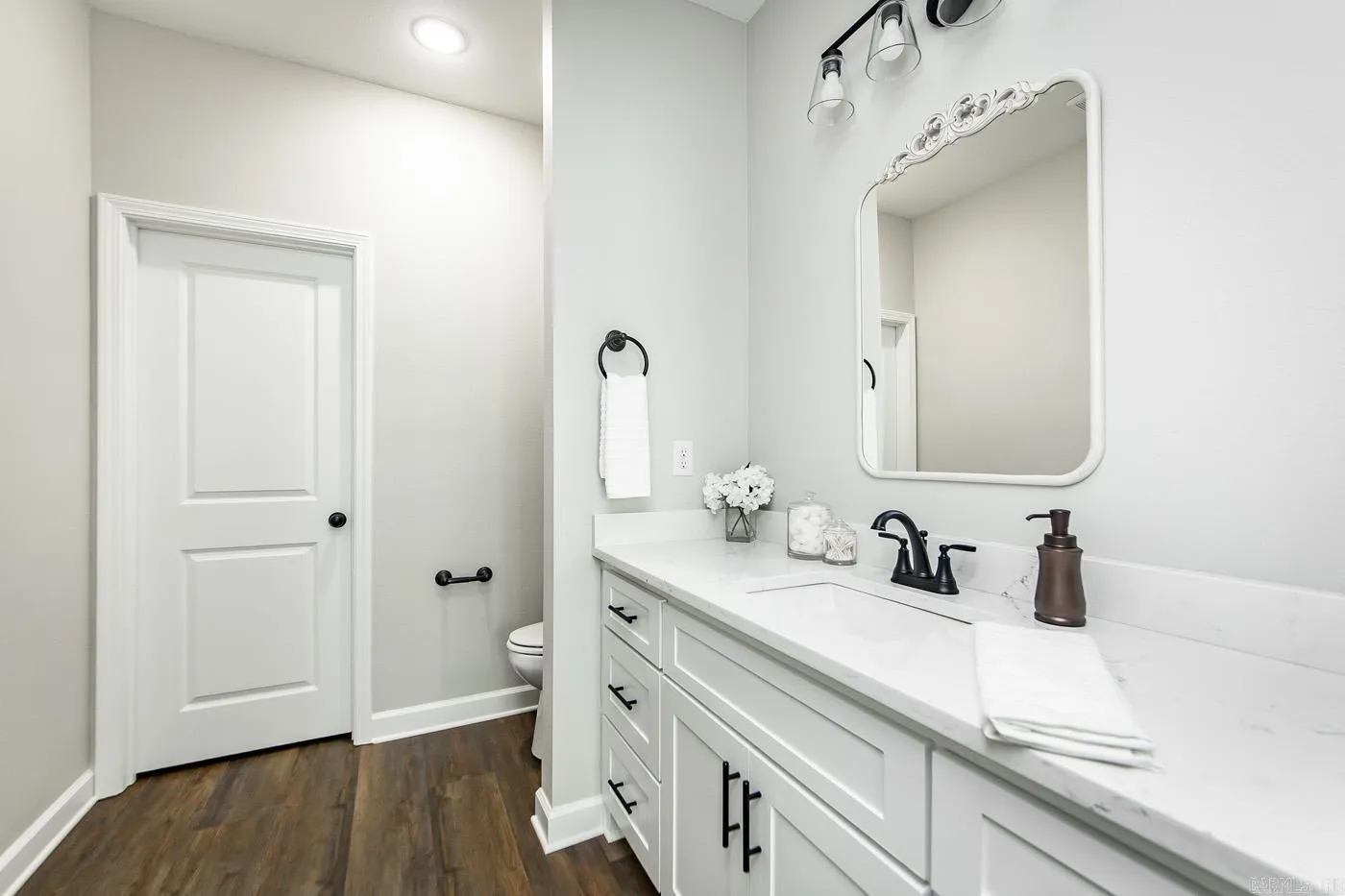 Property at 912 E Dell vista - Image 12