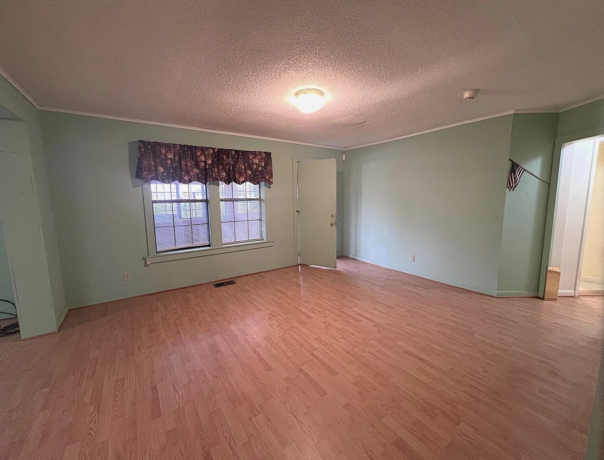 Property at 1201 E Main - Image 6