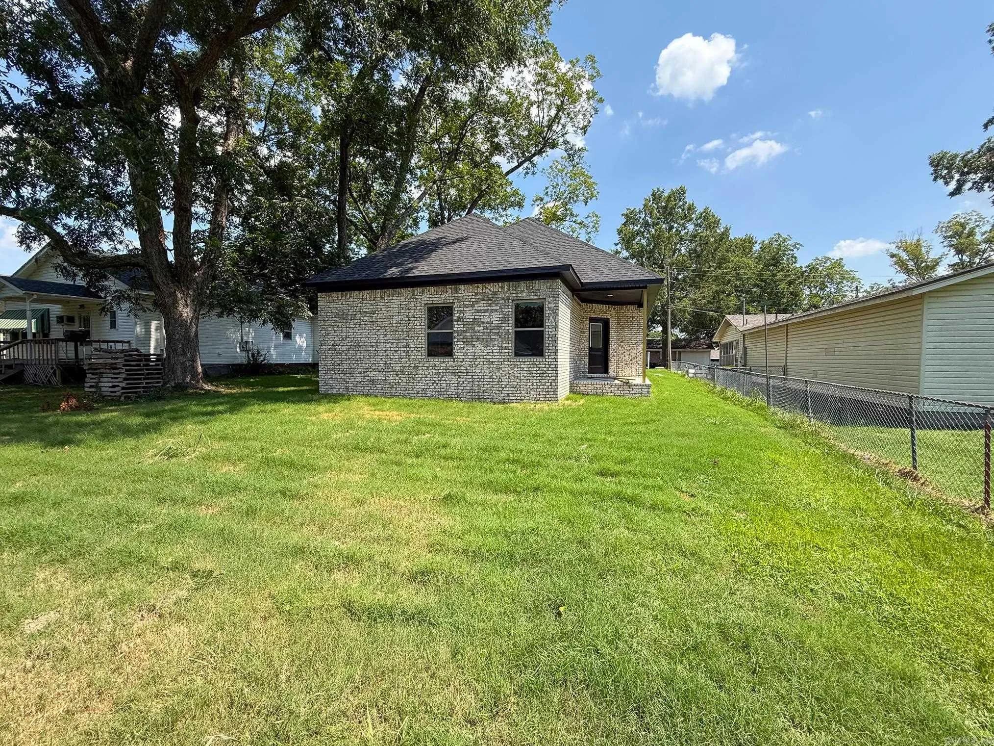 Property at 406 N 3rd - Image 47