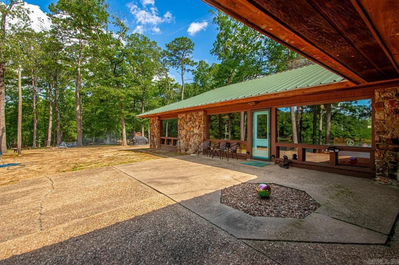 Property at 10  Henry - Image 3