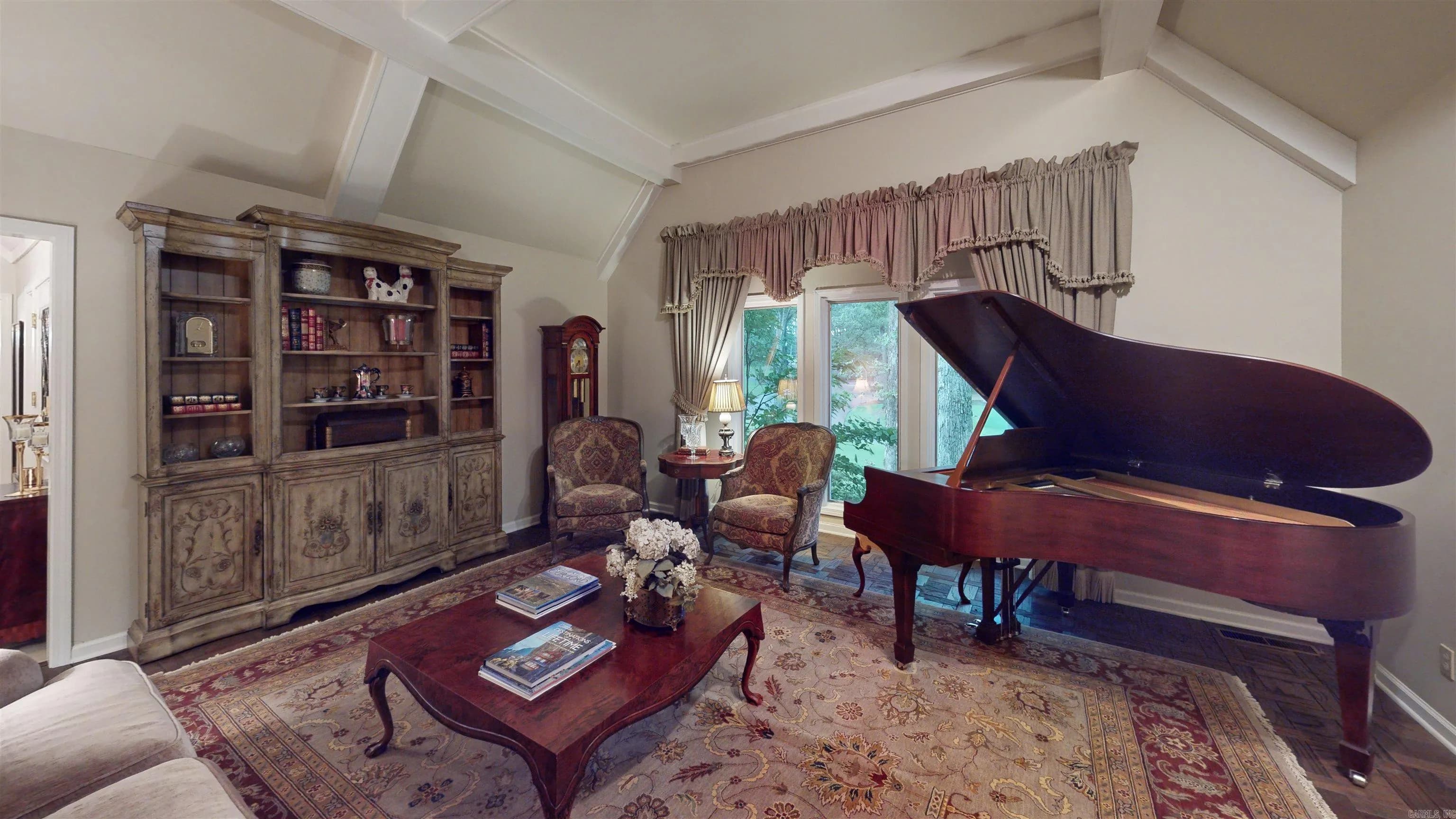 Property at 1003  Oakwood dr - Image 4