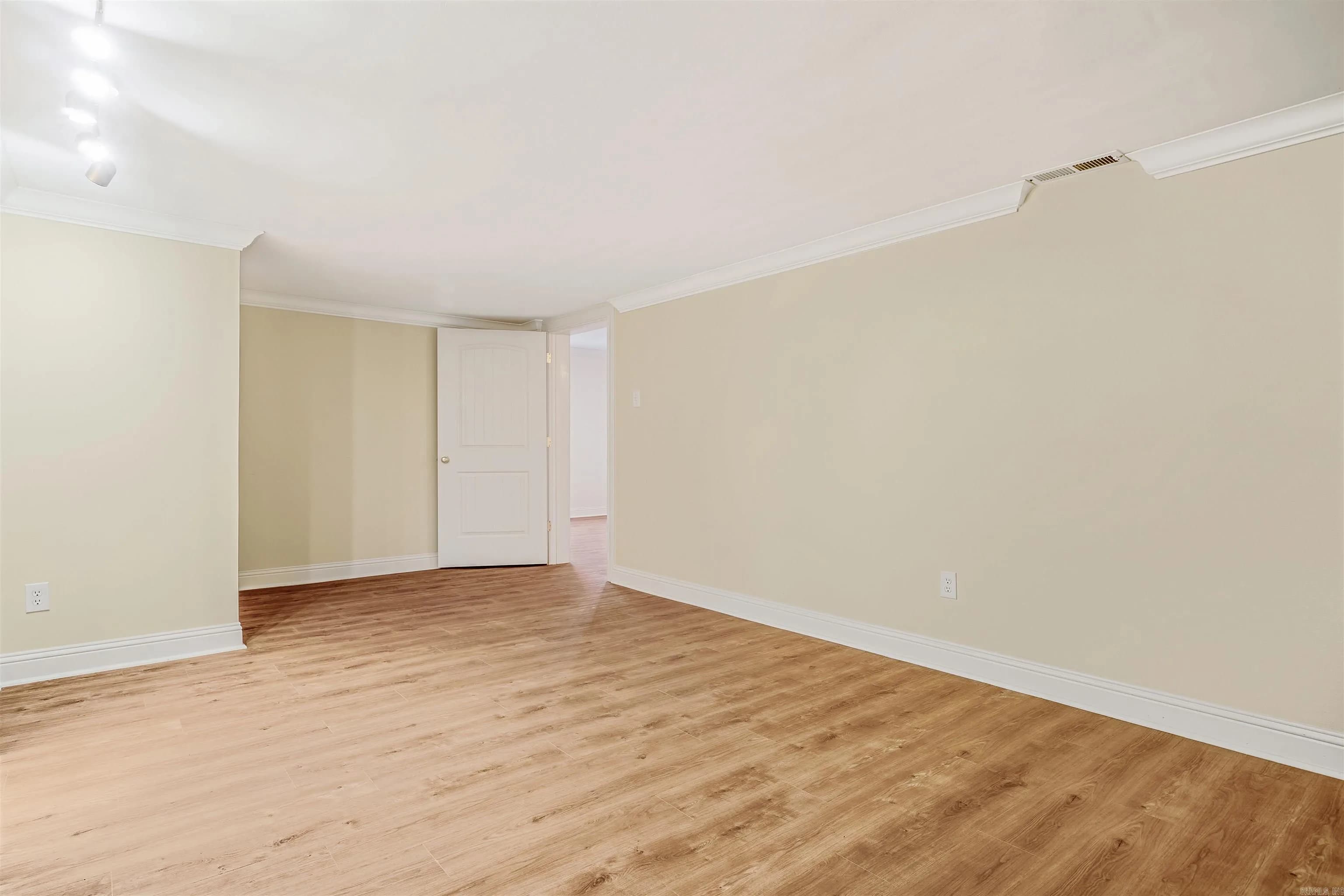 Property at 1607  Grove hill - Image 28