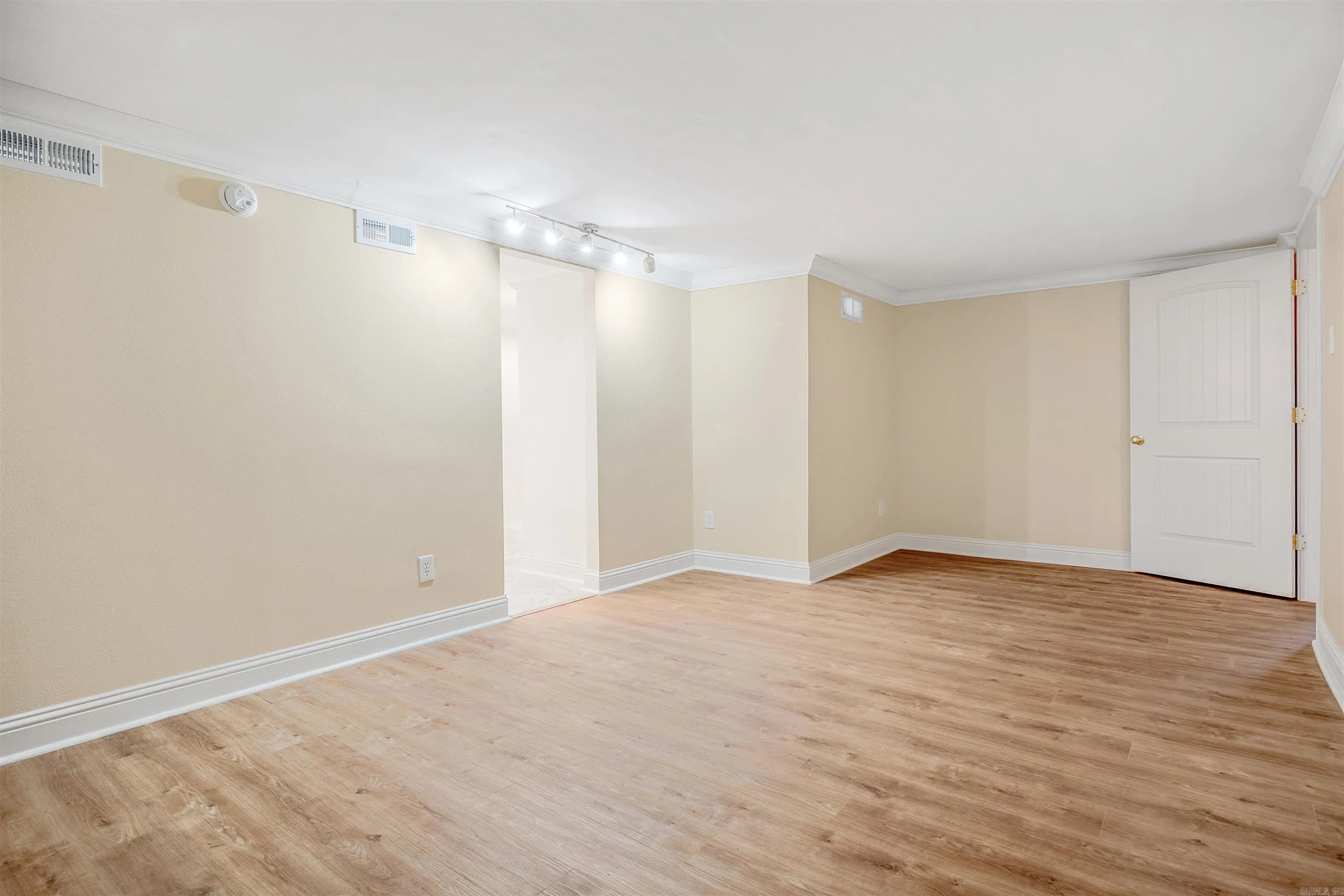Property at 1607  Grove hill - Image 29