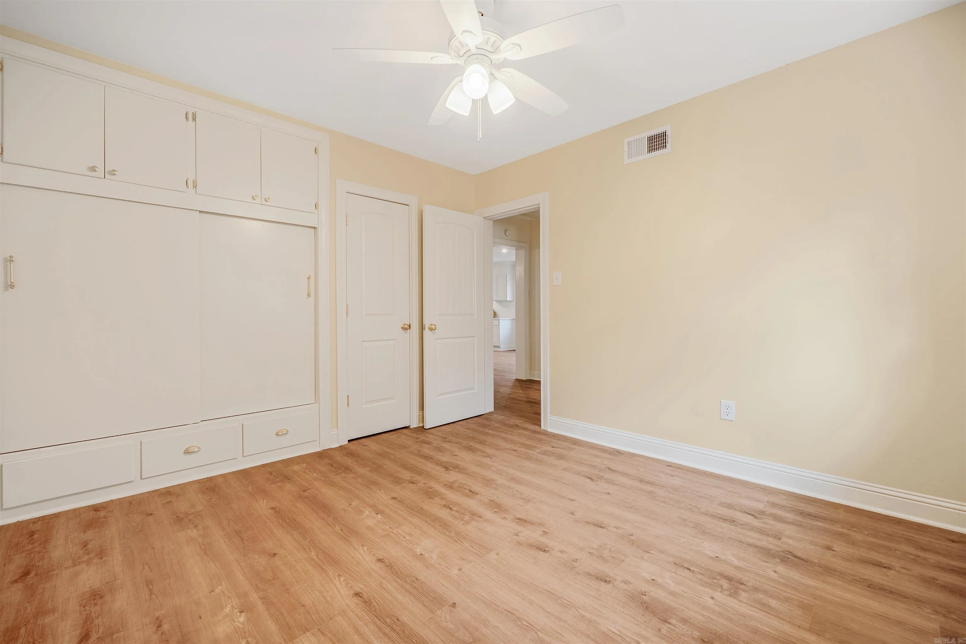 Property at 1607  Grove hill - Image 34