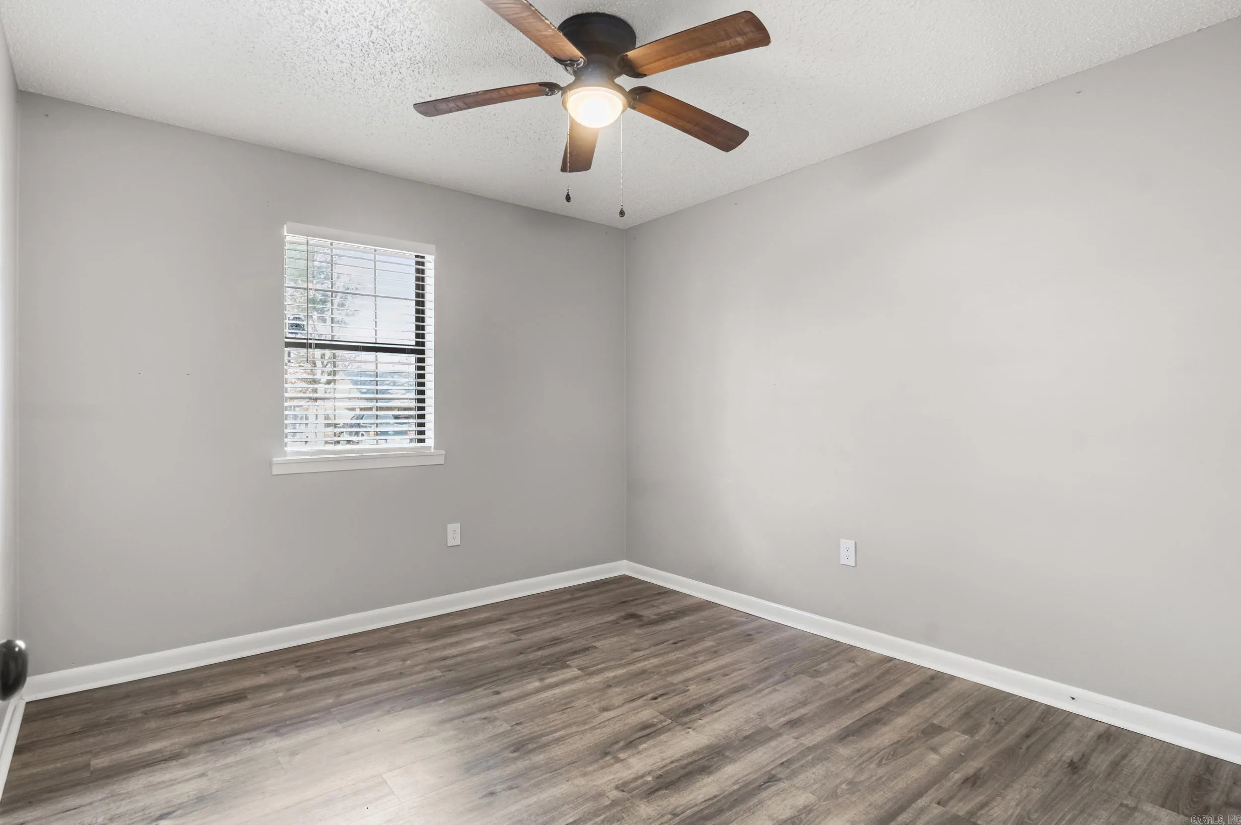 Property at 112 N Sawmill - Image 16