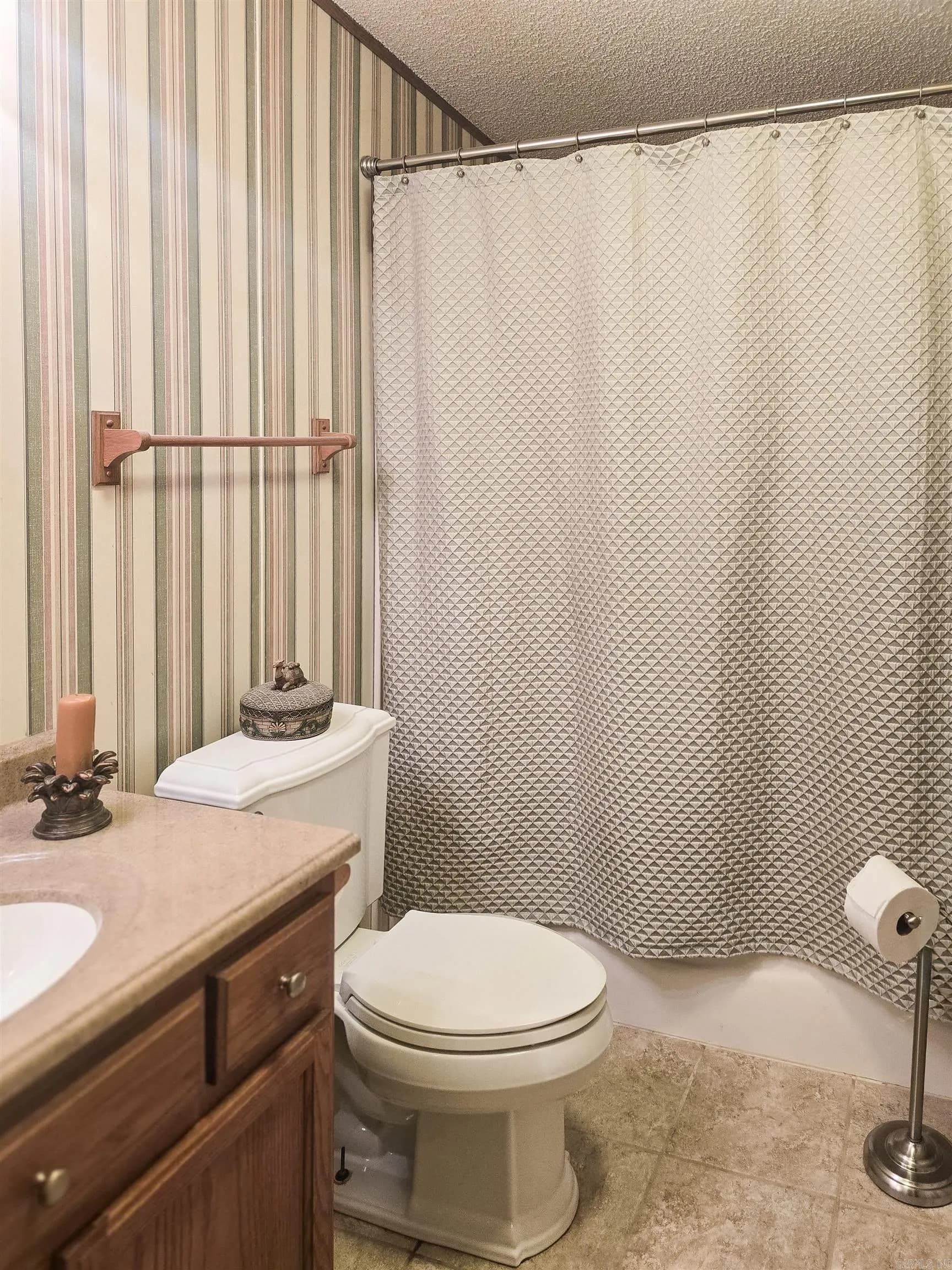 Property at 37  Edgewater - Image 16