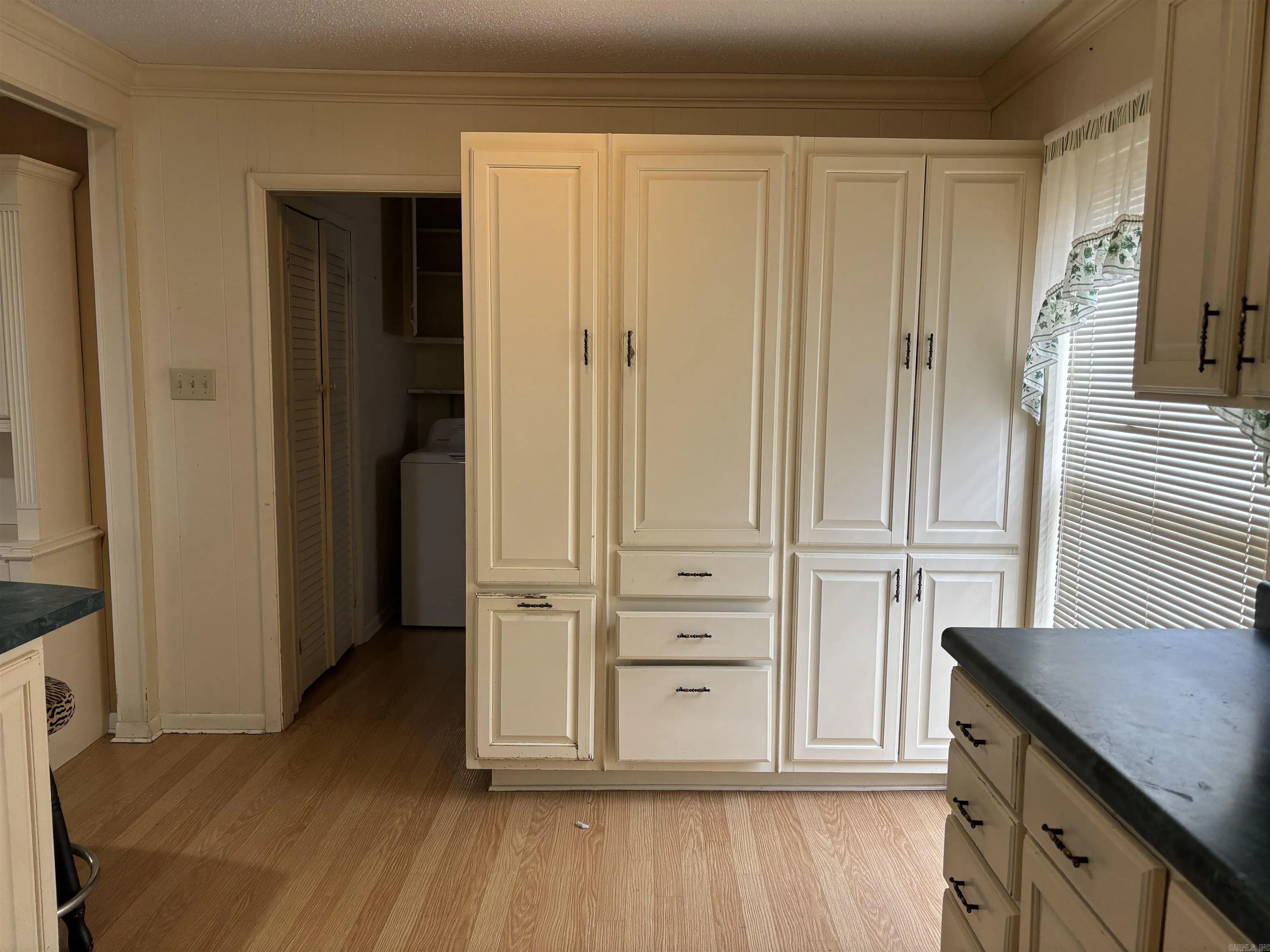 Property at 107 W Cloverdale - Image 7