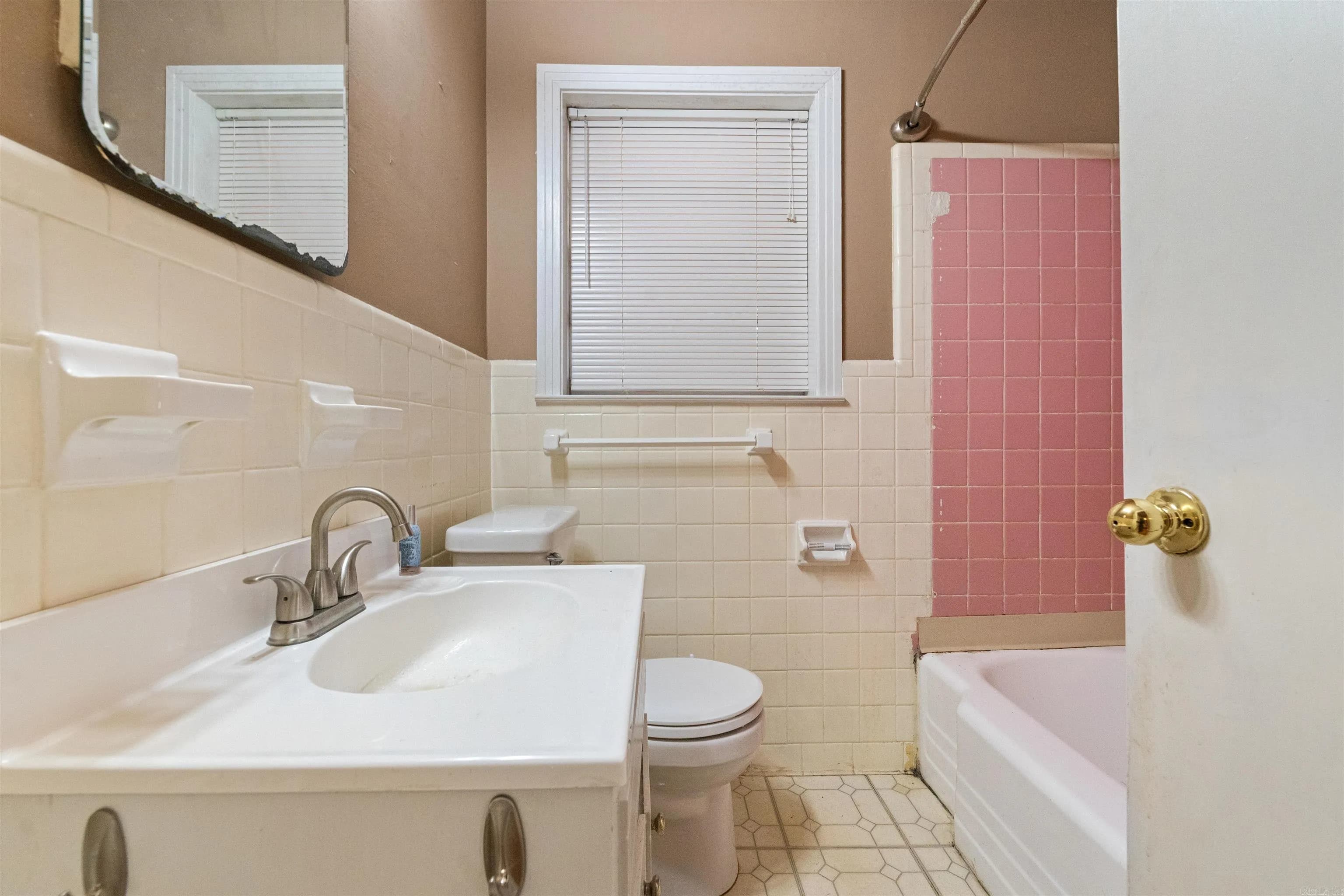 Property at 318 W J - Image 16