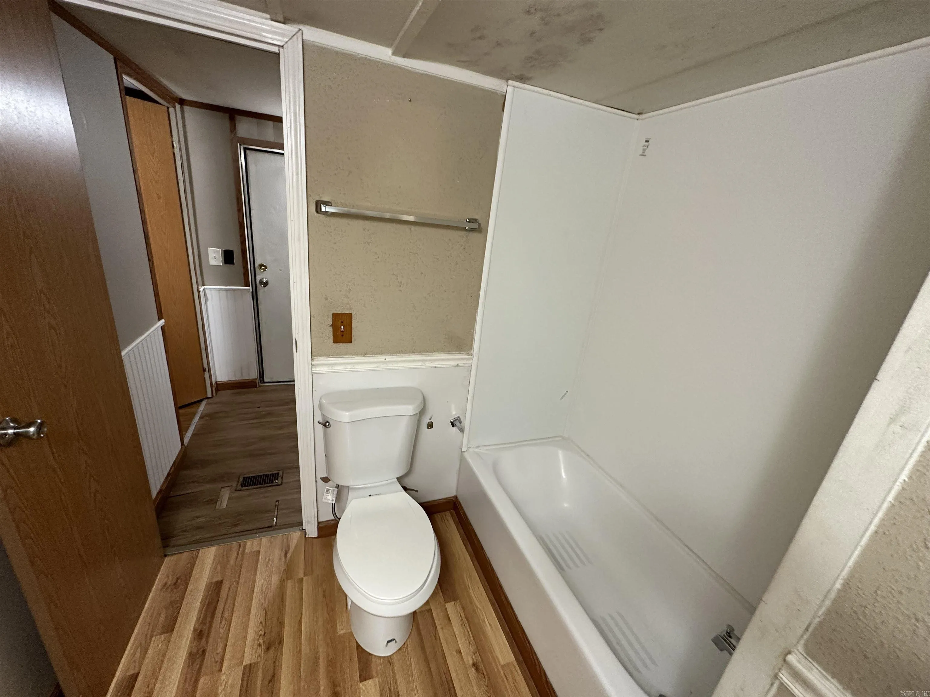 Property at 2121  Cliffwood - Image 12