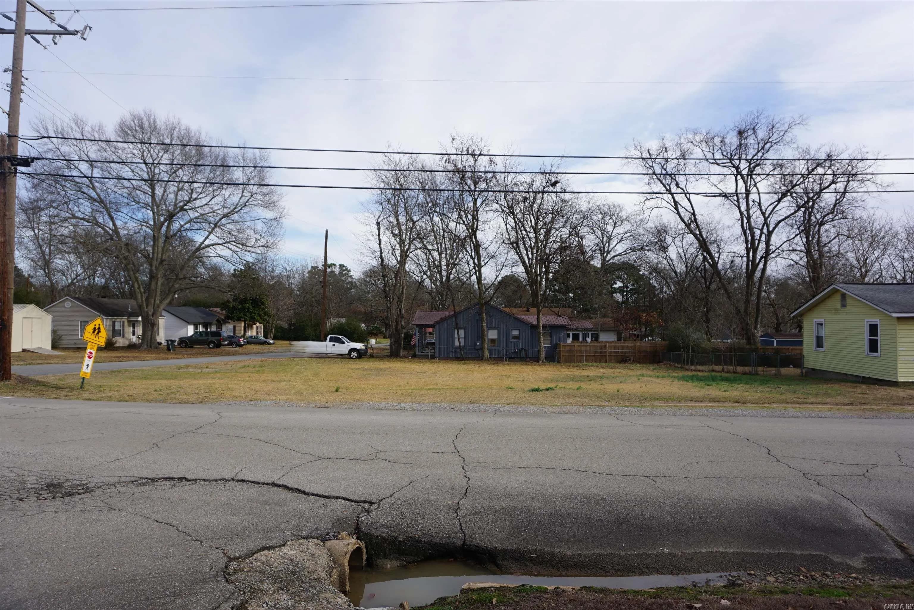 Property at 306 N Hickory - Image 3