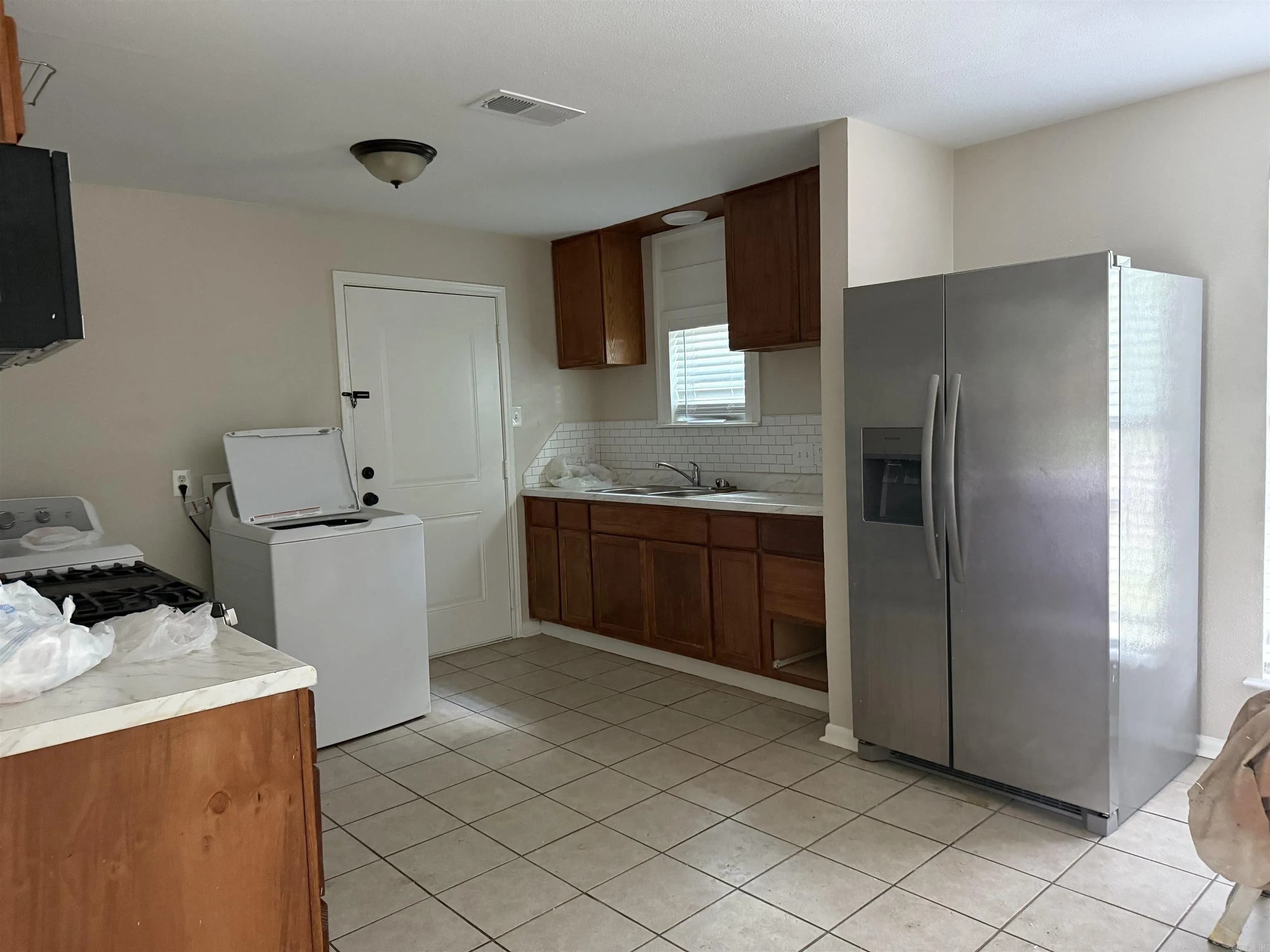 Property at 2501 S Pine - Image 8