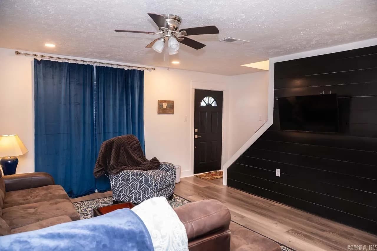 Property at 2207  Broadview ave - Image 3