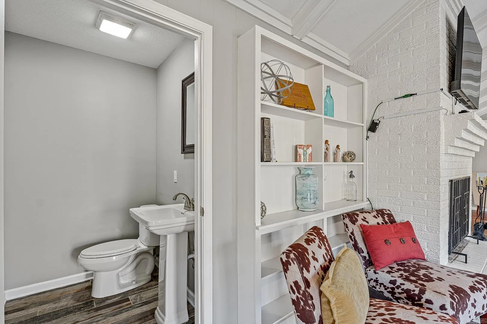 Property at 1008  Oakland - Image 25