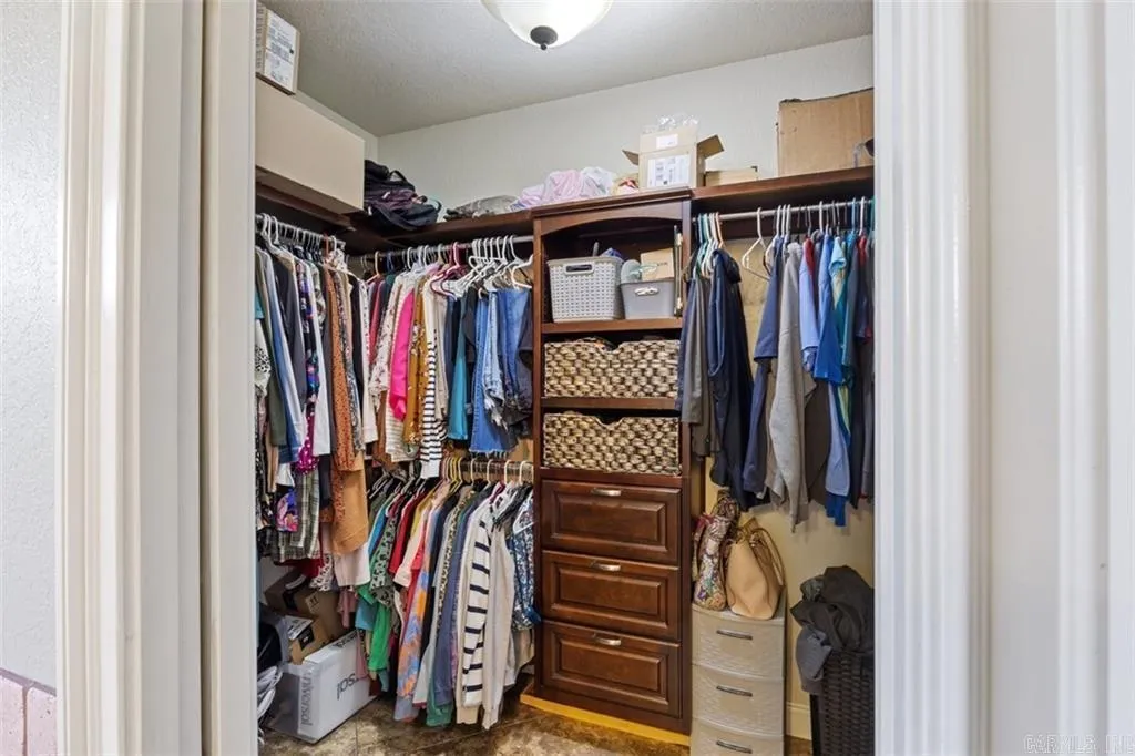 Property at 1209 E Elm street - Image 31